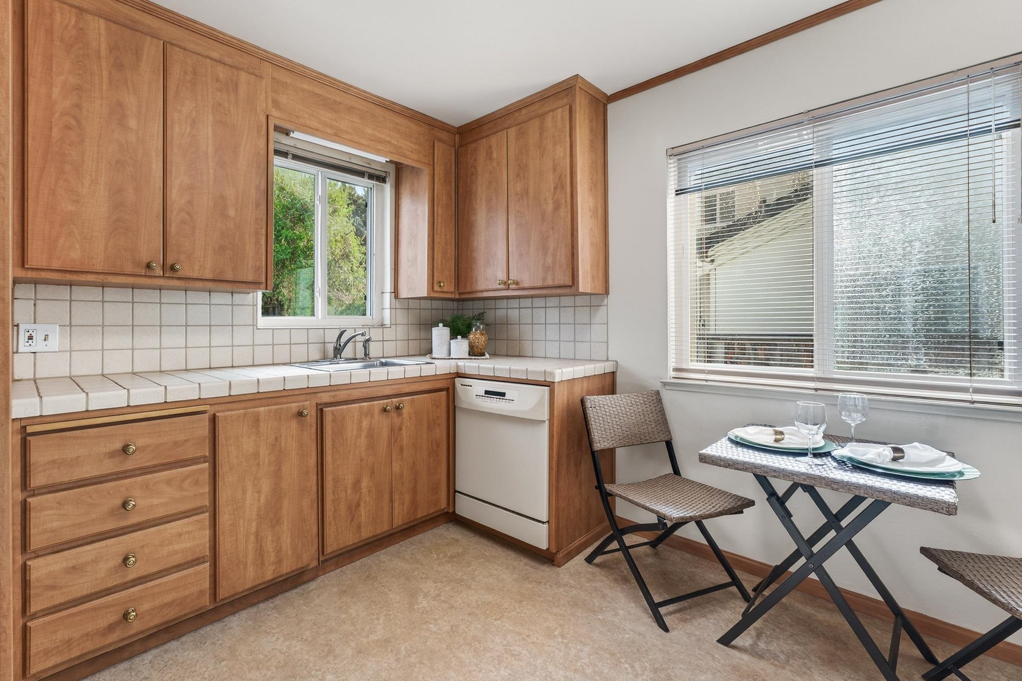 Detail Gallery Image 8 of 21 For 22079 Queen St, Castro Valley,  CA 94546 - 2 Beds | 1 Baths