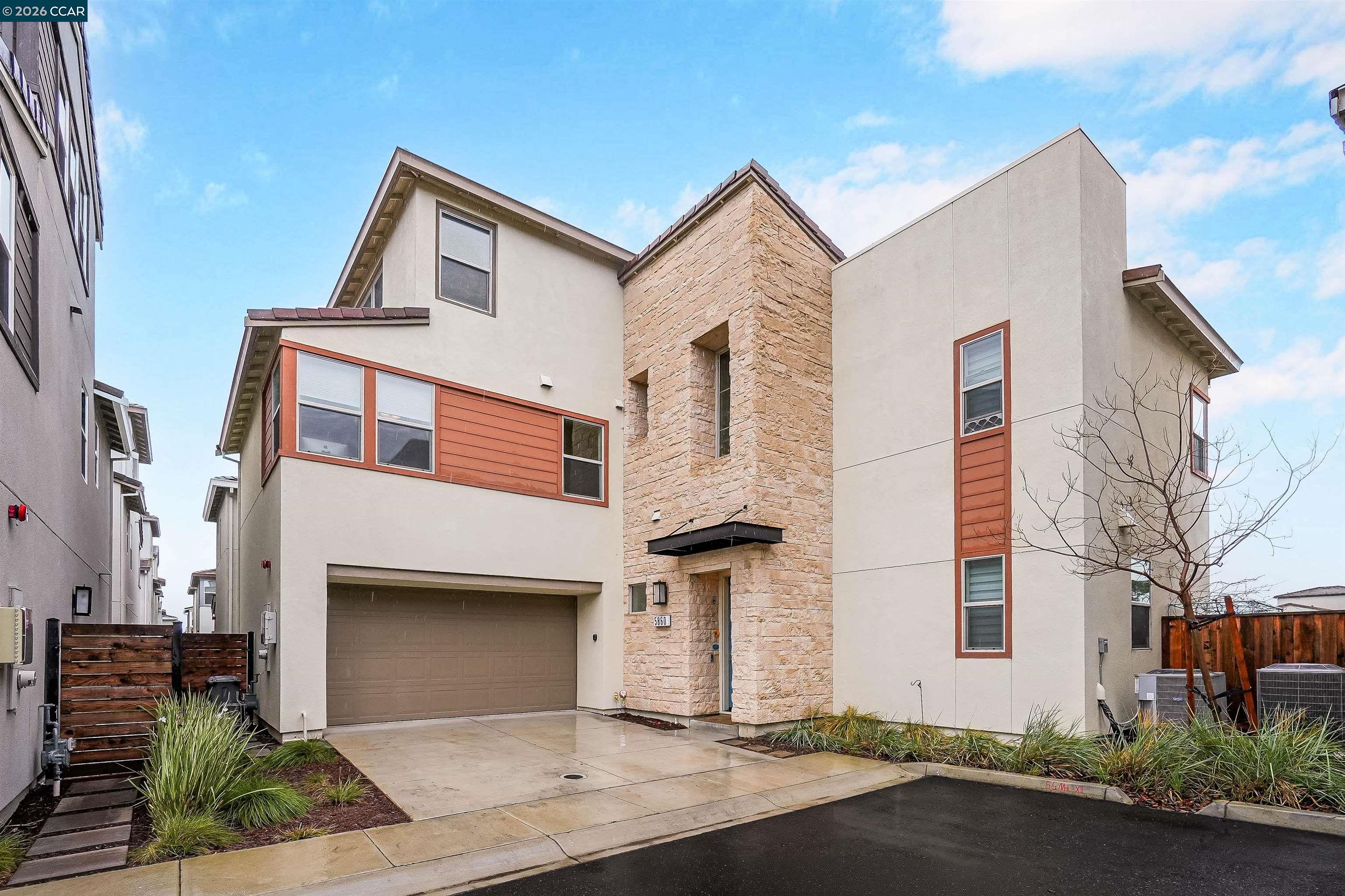 Detail Gallery Image 2 of 60 For 5860 Silhouette Ct, Dublin,  CA 94568 - 5 Beds | 4 Baths