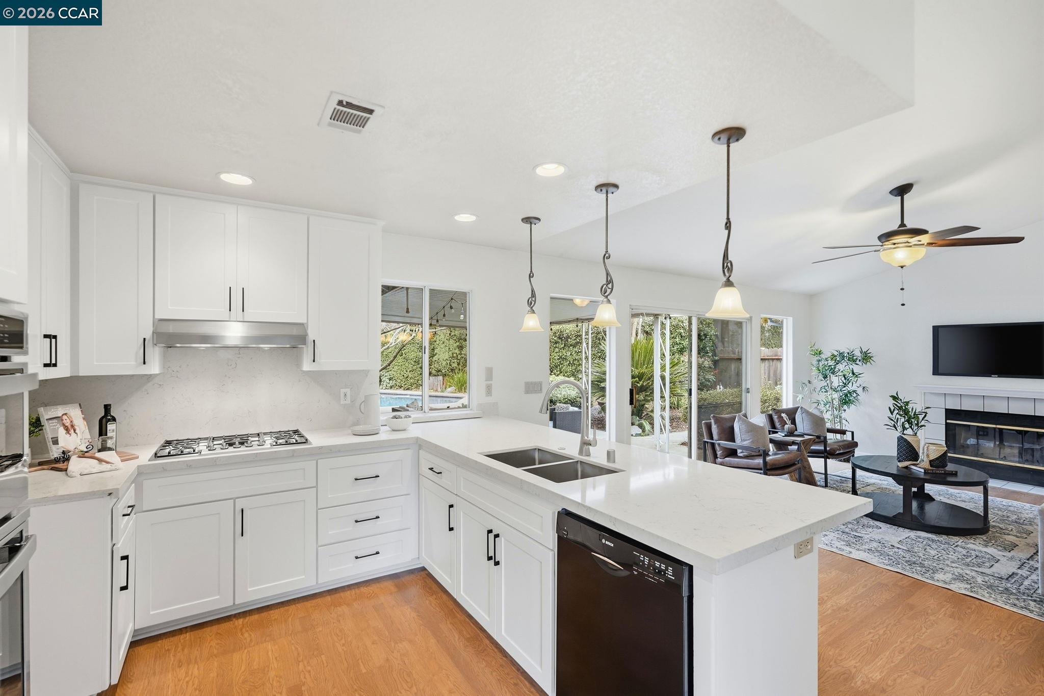 Detail Gallery Image 14 of 46 For 5585 Tudor Way, Loomis,  CA 95650 - 3 Beds | 2 Baths