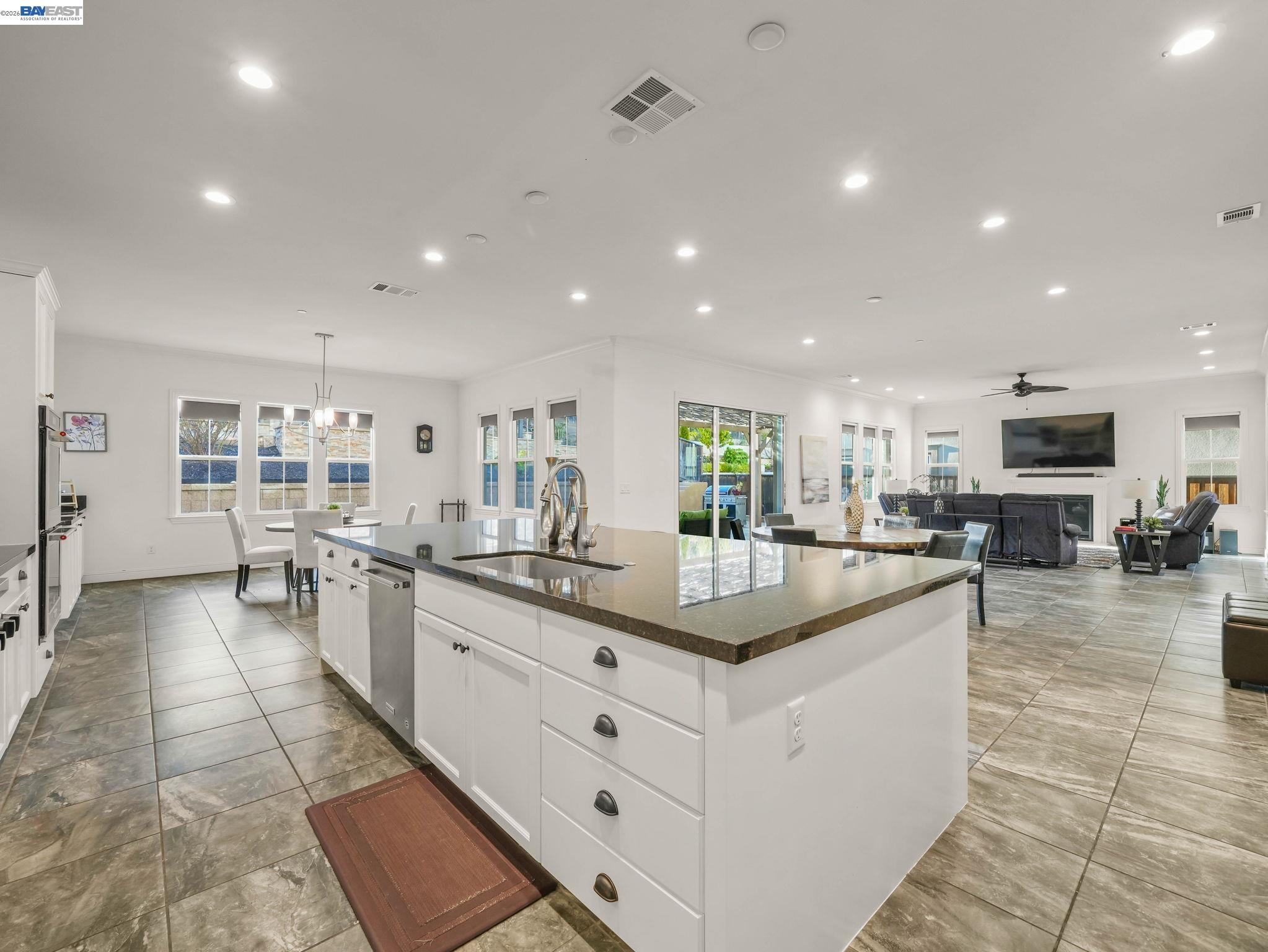 Detail Gallery Image 15 of 60 For 2094 Elderberry Dr, San Ramon,  CA 94582 - 5 Beds | 5/1 Baths