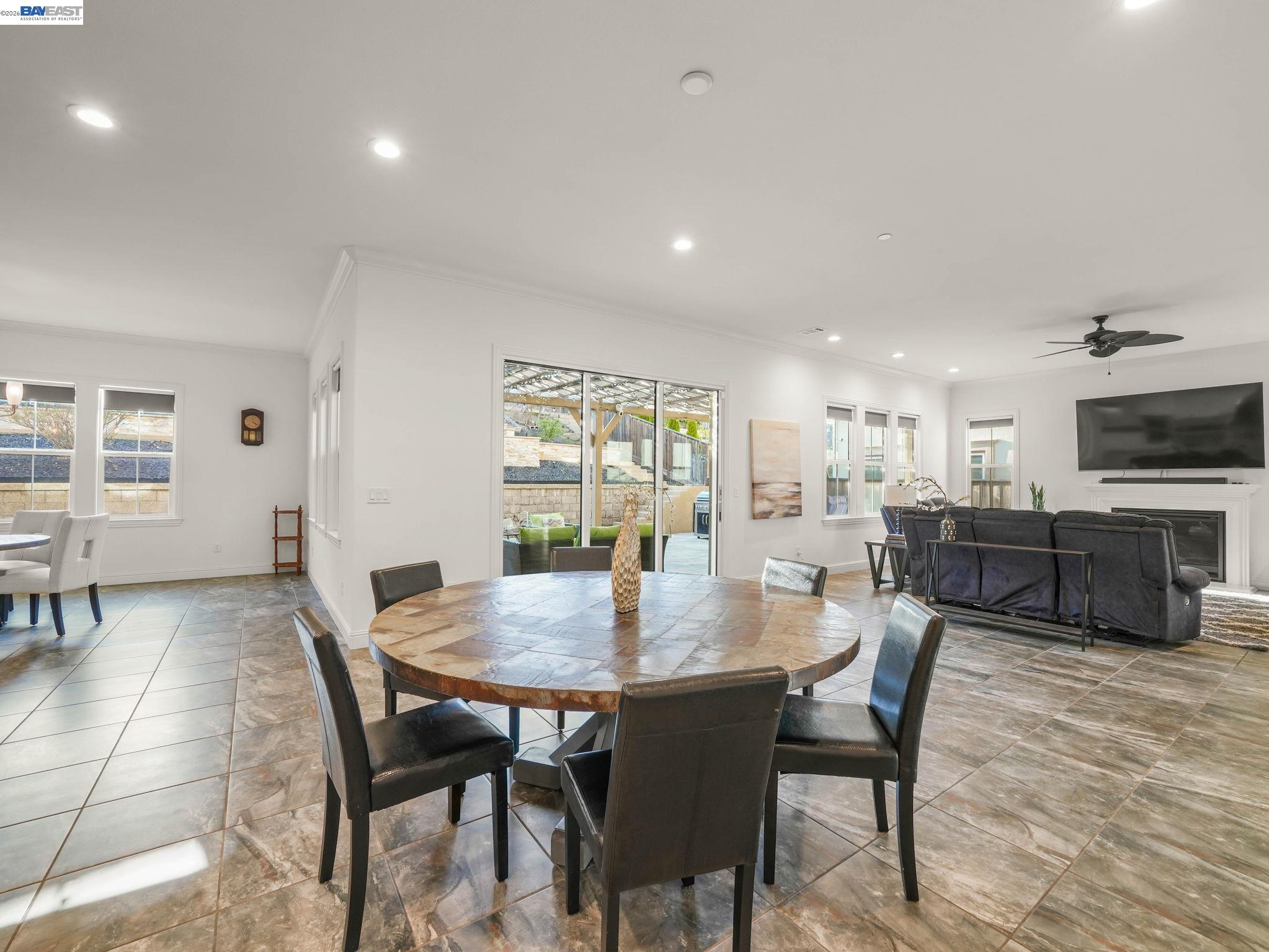 Detail Gallery Image 18 of 60 For 2094 Elderberry Dr, San Ramon,  CA 94582 - 5 Beds | 5/1 Baths