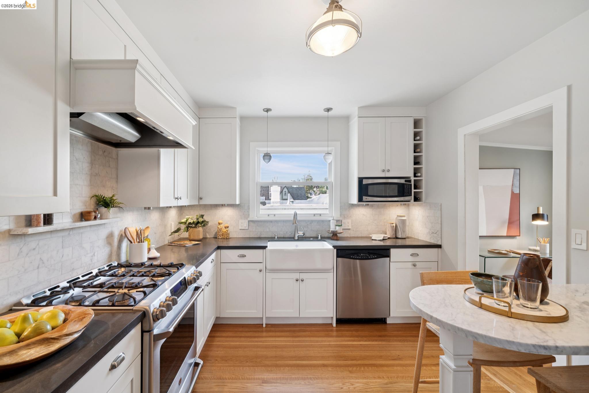 Detail Gallery Image 16 of 46 For 741 Grosvenor Pl, Oakland,  CA 94610 - 2 Beds | 1 Baths