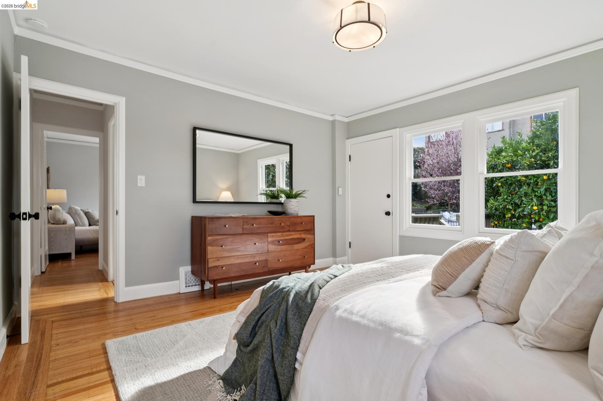 Detail Gallery Image 24 of 46 For 741 Grosvenor Pl, Oakland,  CA 94610 - 2 Beds | 1 Baths