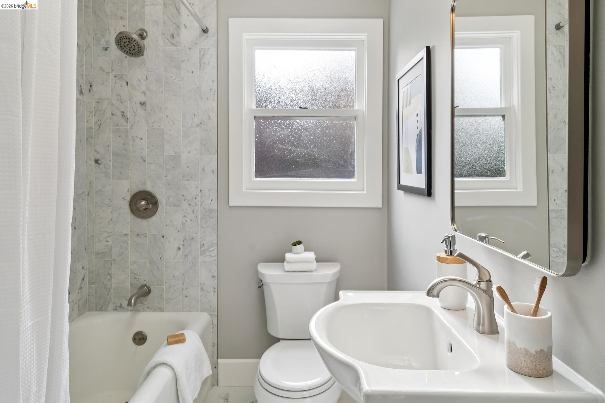 Detail Gallery Image 28 of 46 For 741 Grosvenor Pl, Oakland,  CA 94610 - 2 Beds | 1 Baths