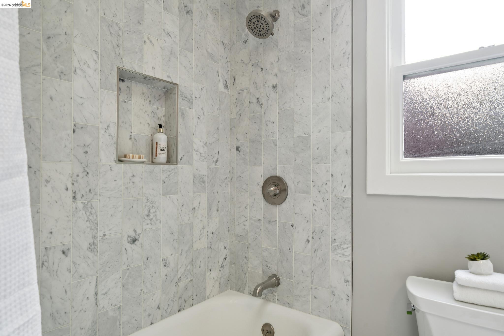 Detail Gallery Image 29 of 46 For 741 Grosvenor Pl, Oakland,  CA 94610 - 2 Beds | 1 Baths