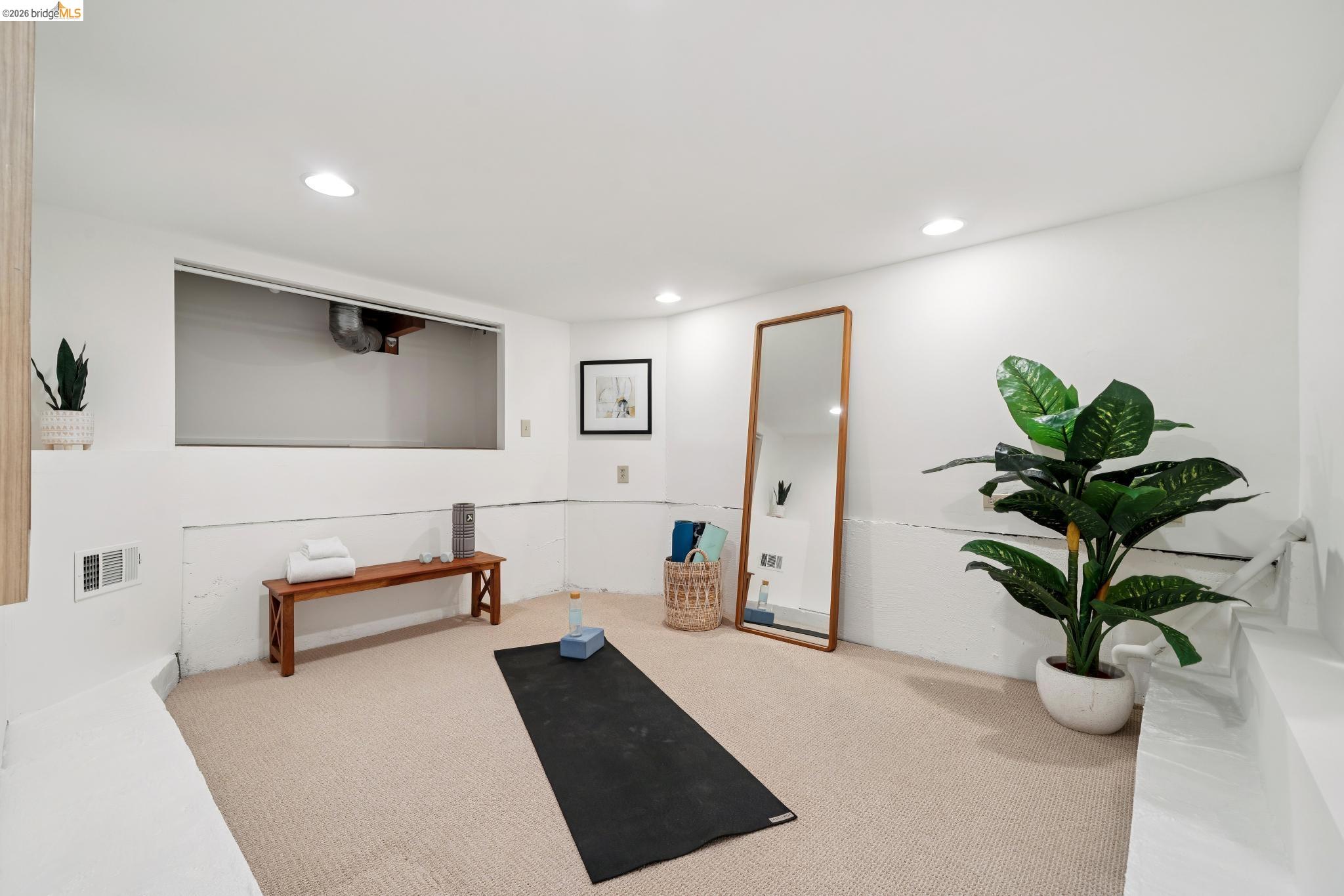 Detail Gallery Image 35 of 46 For 741 Grosvenor Pl, Oakland,  CA 94610 - 2 Beds | 1 Baths