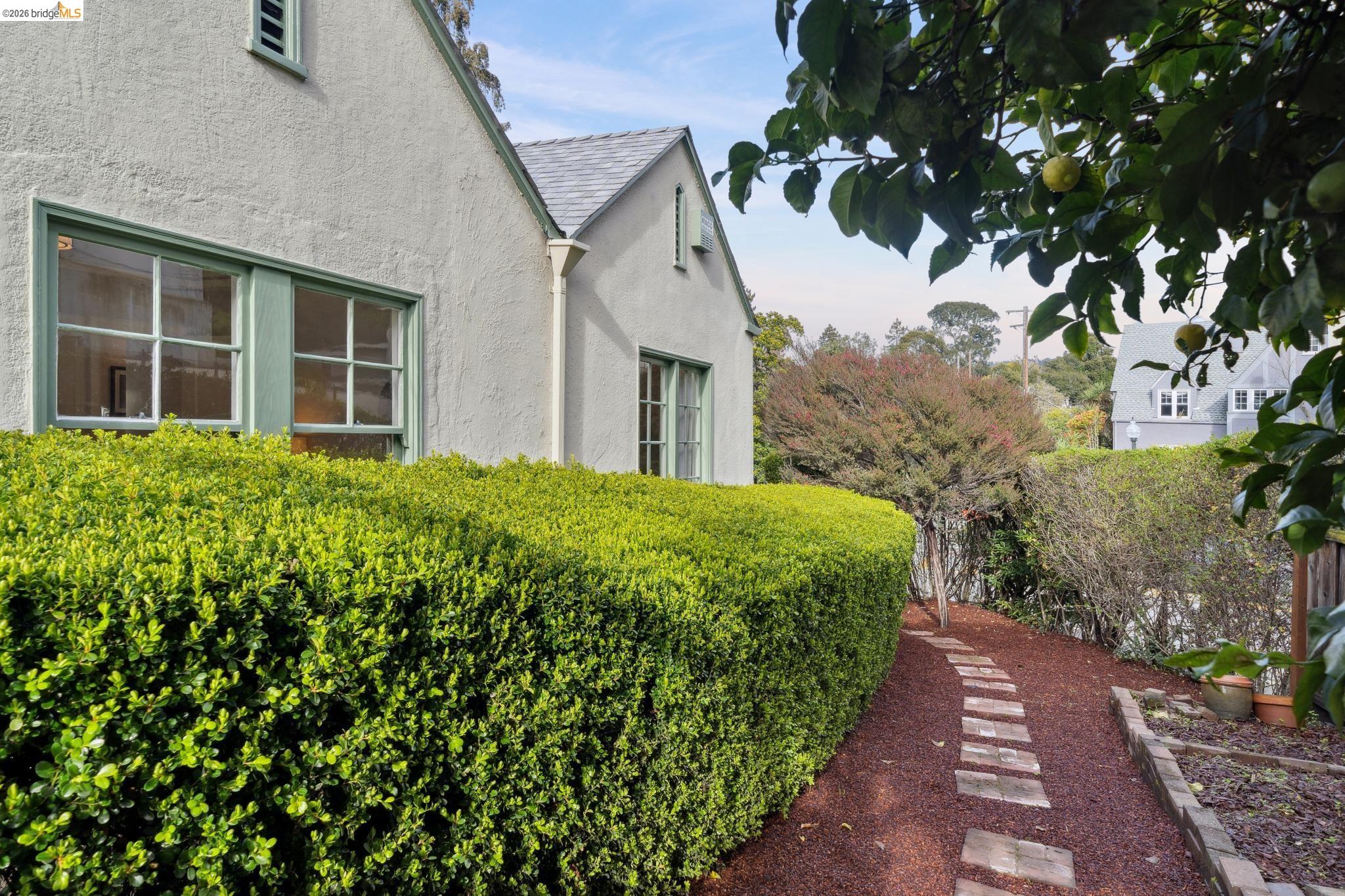 Detail Gallery Image 46 of 46 For 741 Grosvenor Pl, Oakland,  CA 94610 - 2 Beds | 1 Baths