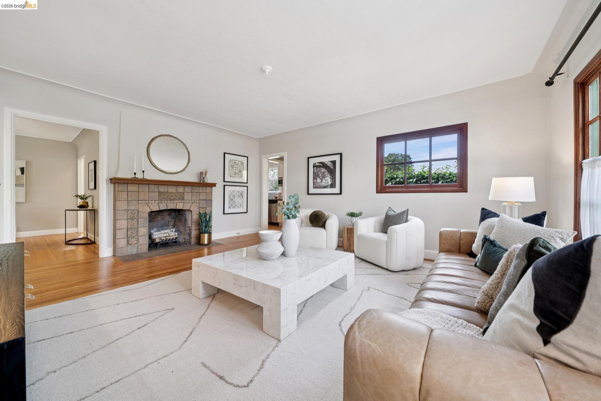 Detail Gallery Image 9 of 46 For 741 Grosvenor Pl, Oakland,  CA 94610 - 2 Beds | 1 Baths