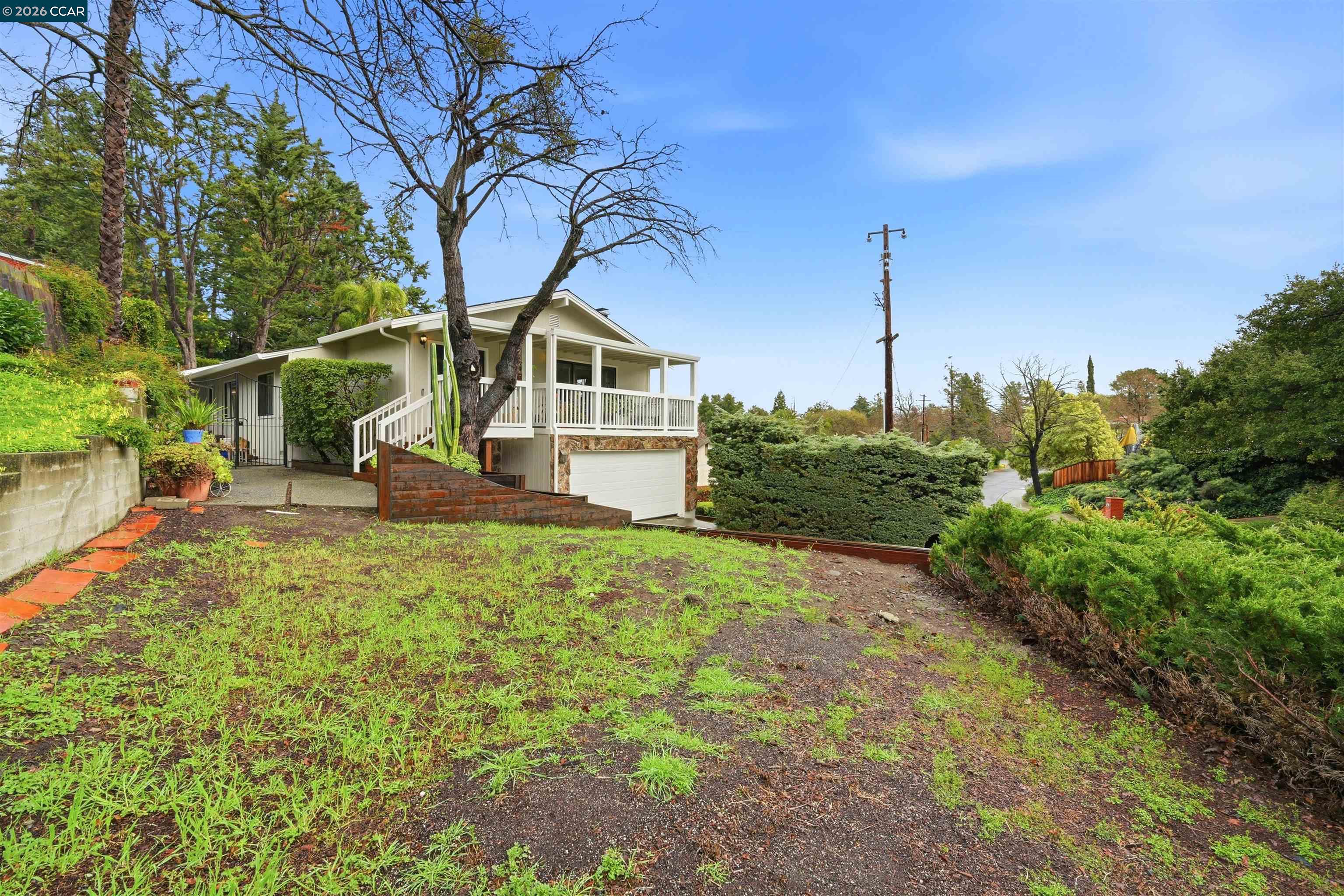 Detail Gallery Image 4 of 39 For 1630 Cayucos Dr, Walnut Creek,  CA 94597 - 4 Beds | 2 Baths