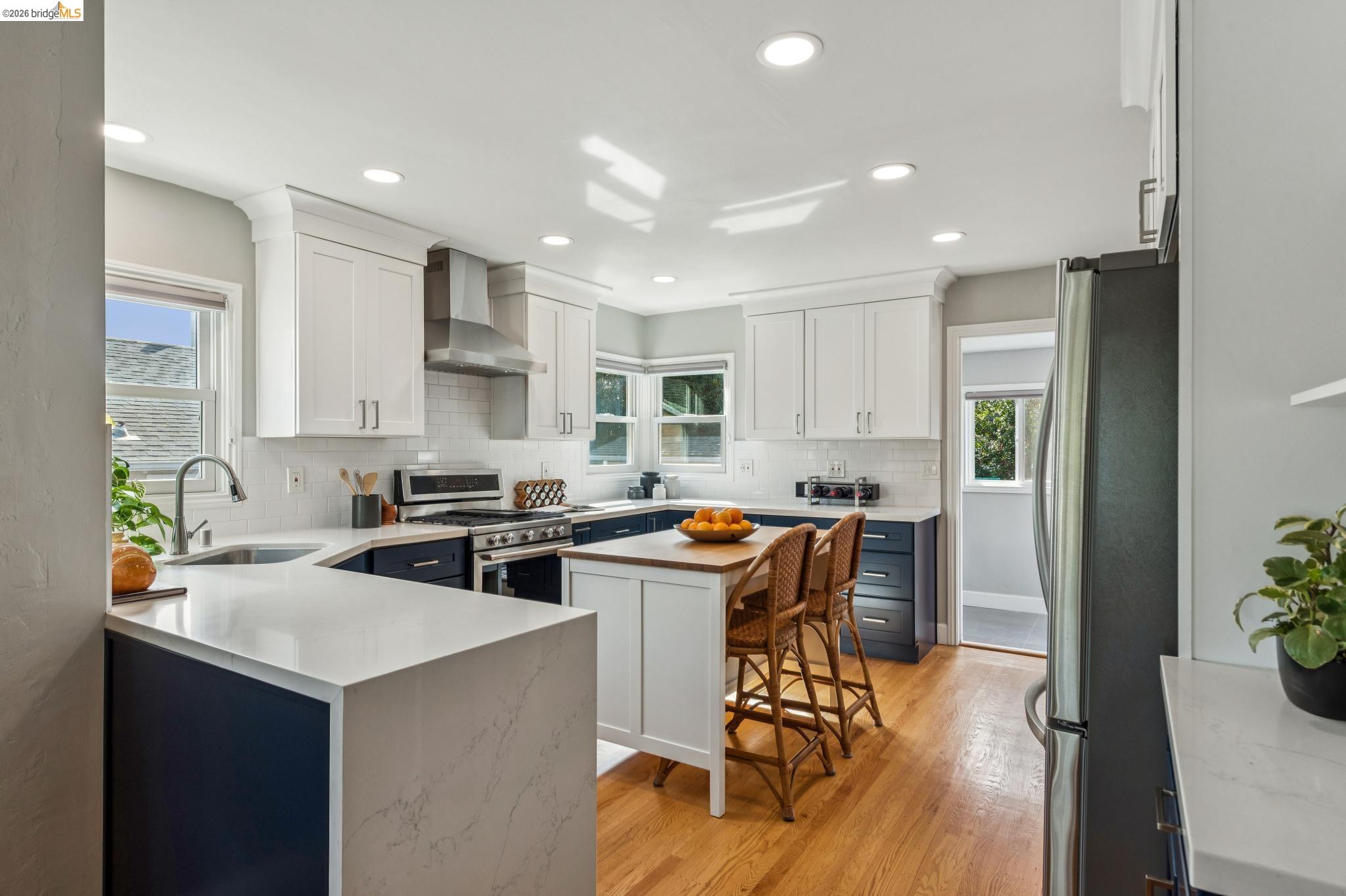 Detail Gallery Image 13 of 34 For 2465 Alida St, Oakland,  CA 94602 - 2 Beds | 1 Baths