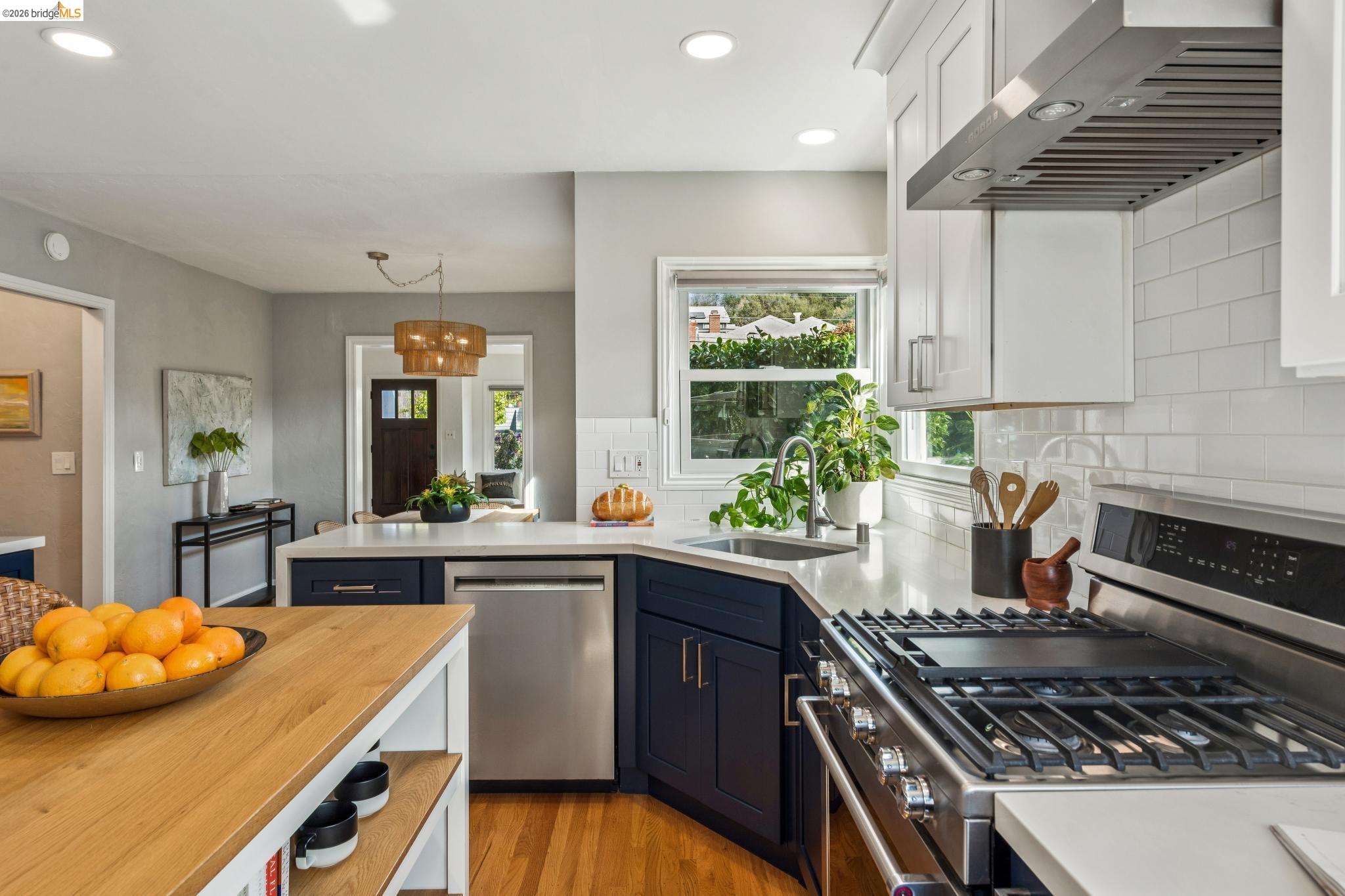 Detail Gallery Image 15 of 34 For 2465 Alida St, Oakland,  CA 94602 - 2 Beds | 1 Baths