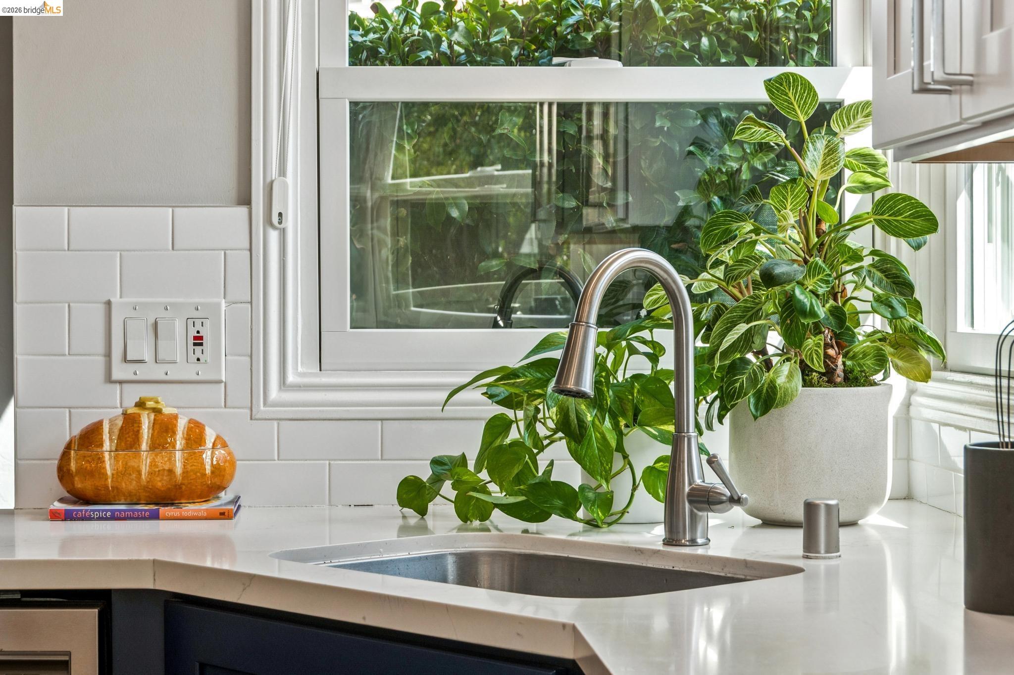 Detail Gallery Image 18 of 34 For 2465 Alida St, Oakland,  CA 94602 - 2 Beds | 1 Baths