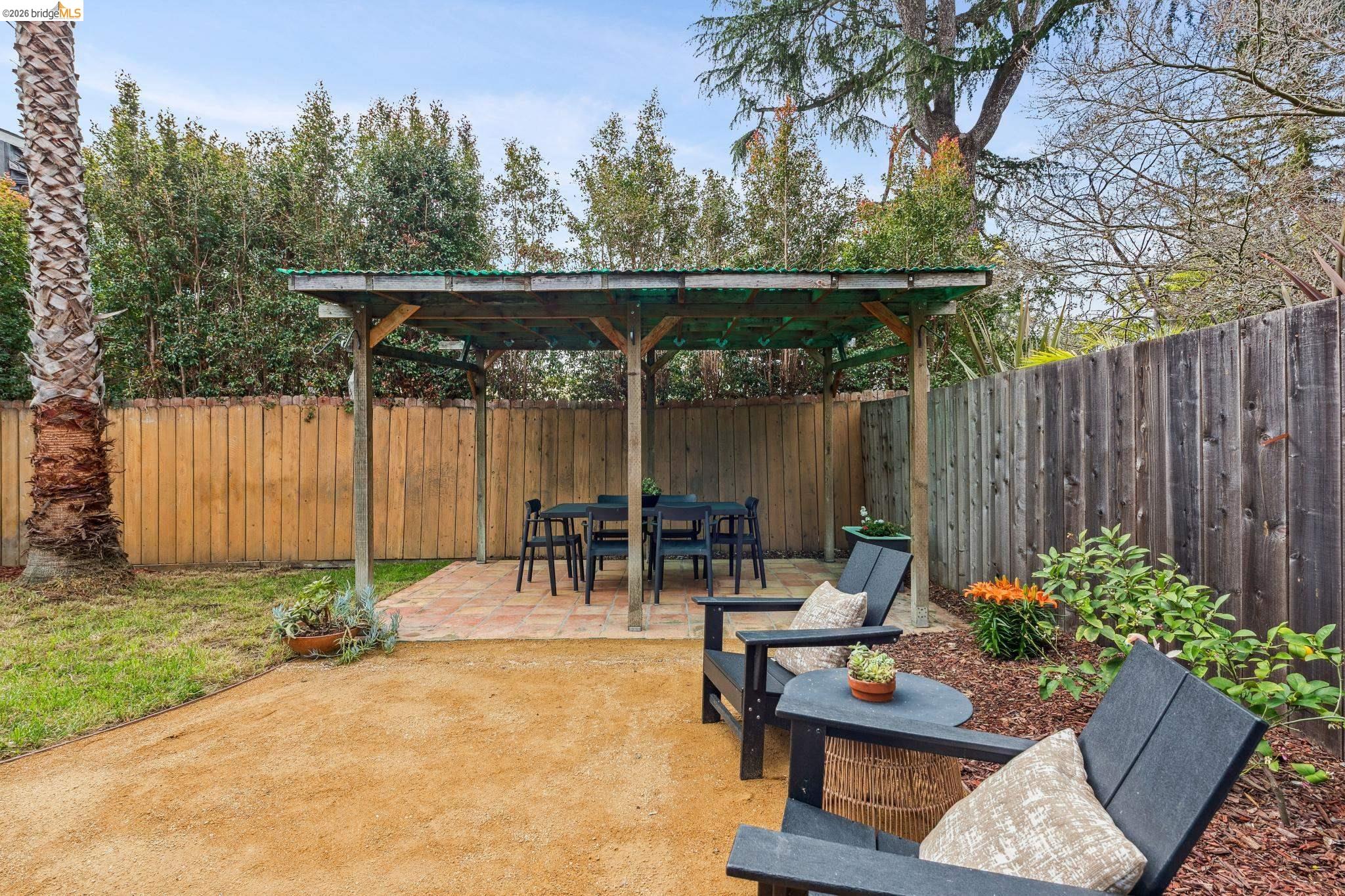 Detail Gallery Image 20 of 34 For 2465 Alida St, Oakland,  CA 94602 - 2 Beds | 1 Baths