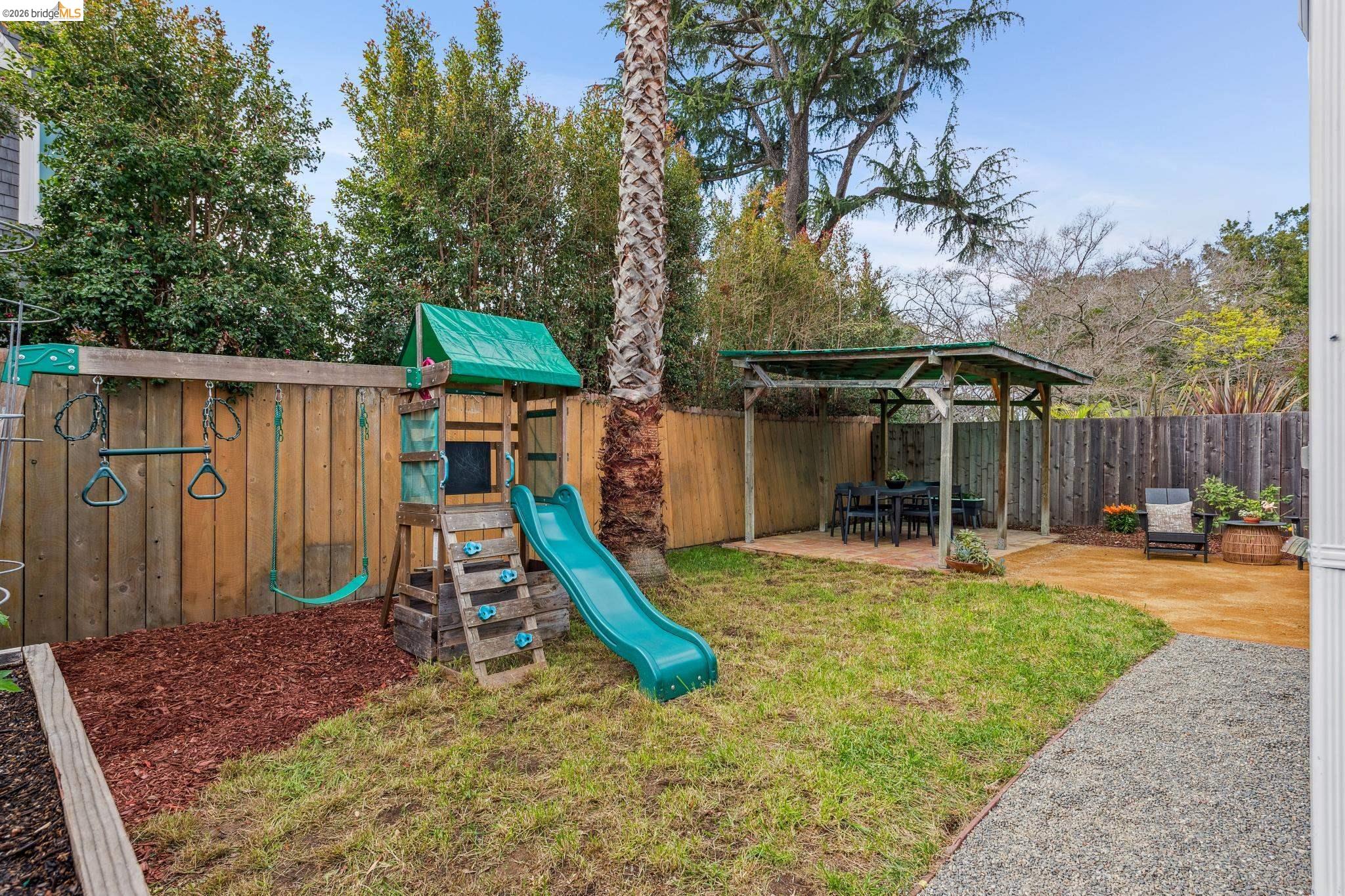 Detail Gallery Image 21 of 34 For 2465 Alida St, Oakland,  CA 94602 - 2 Beds | 1 Baths