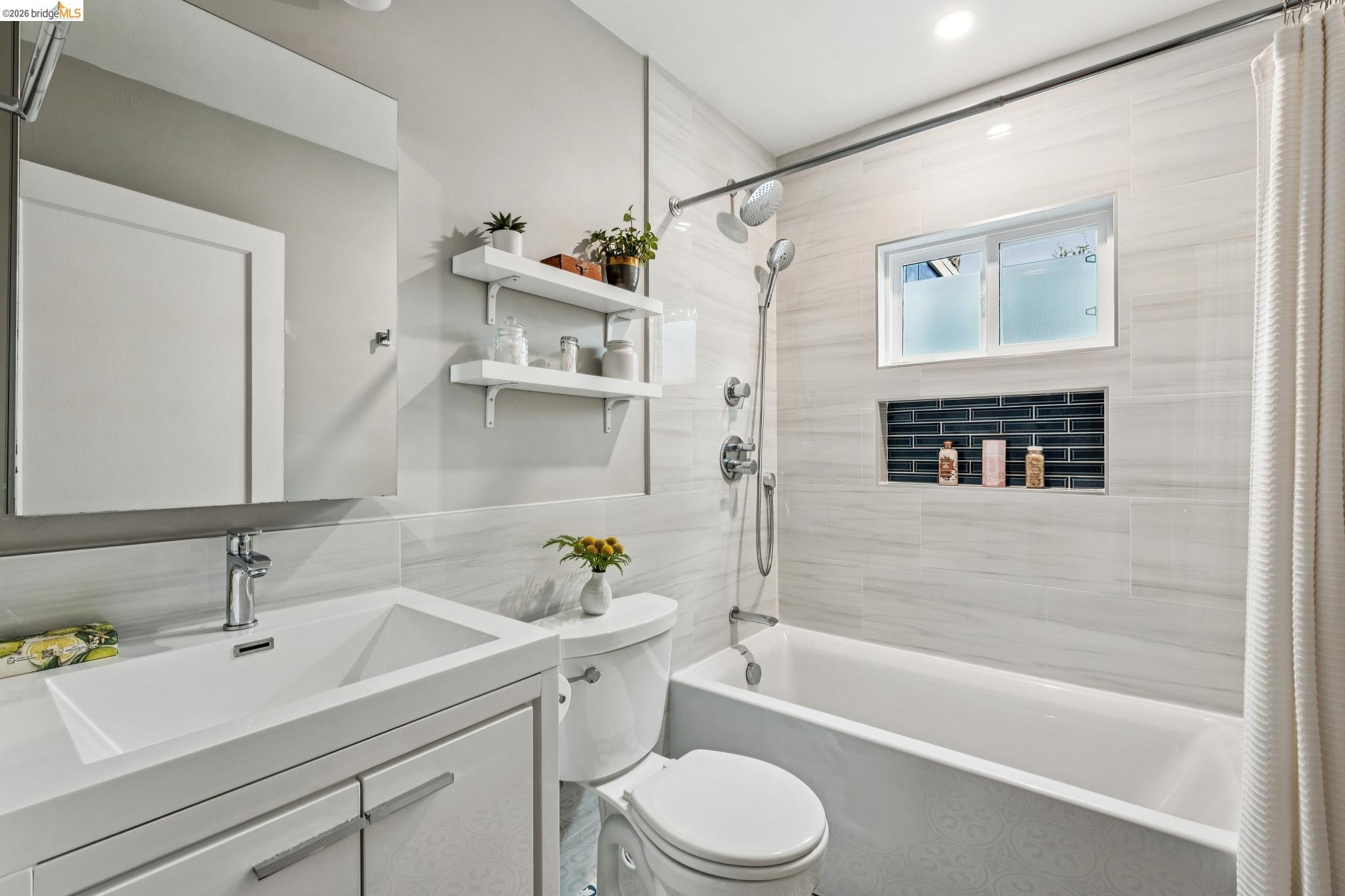 Detail Gallery Image 27 of 34 For 2465 Alida St, Oakland,  CA 94602 - 2 Beds | 1 Baths