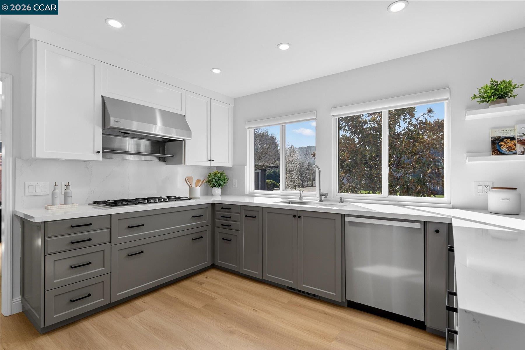 Detail Gallery Image 7 of 33 For 187 Cypress Point Way, Moraga,  CA 94556 - 5 Beds | 3/1 Baths