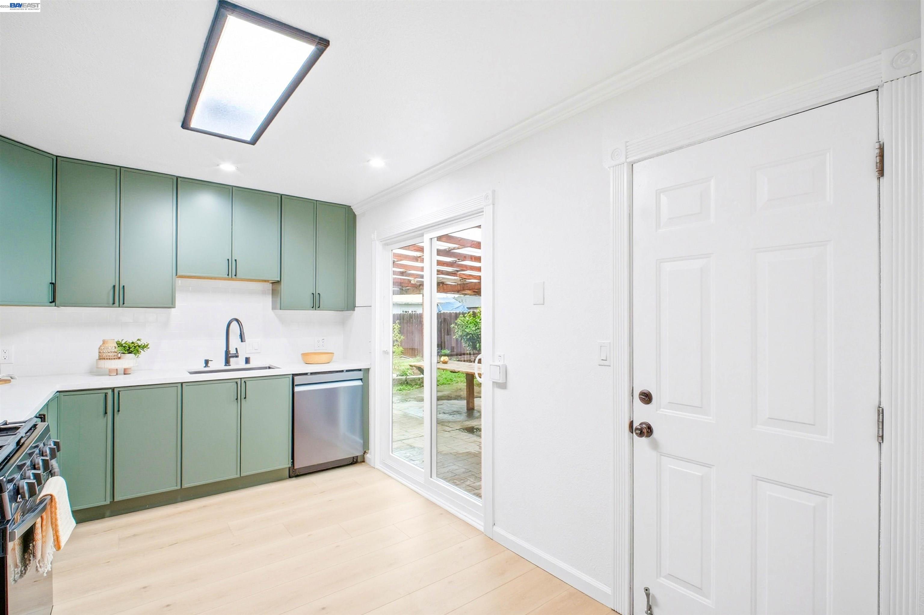 Detail Gallery Image 11 of 30 For 1497 via Manzanas, San Lorenzo,  CA 94580 - 3 Beds | 1 Baths