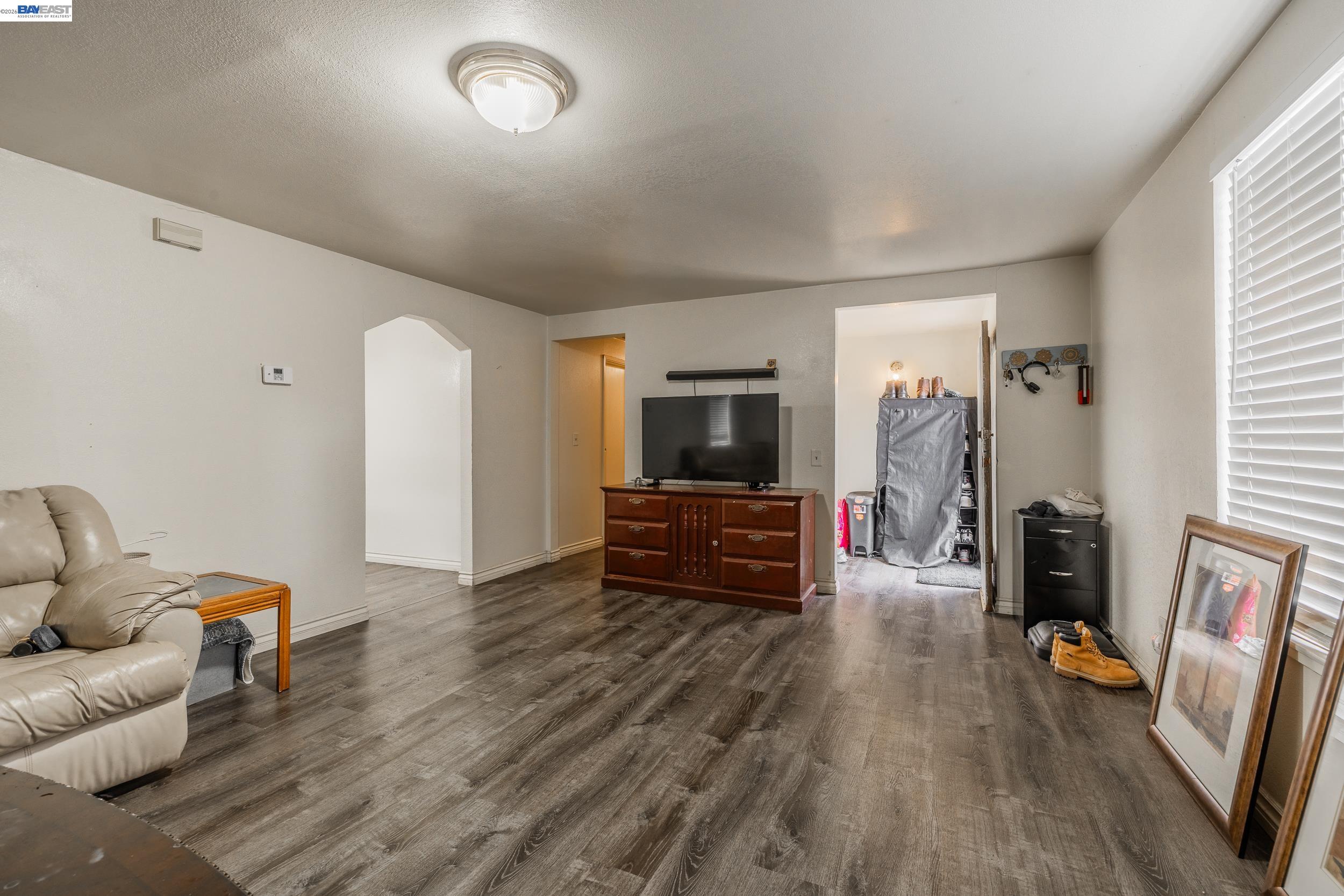 Detail Gallery Image 7 of 27 For 252 W Clover Rd, Tracy,  CA 95376 - 5 Beds | 3 Baths