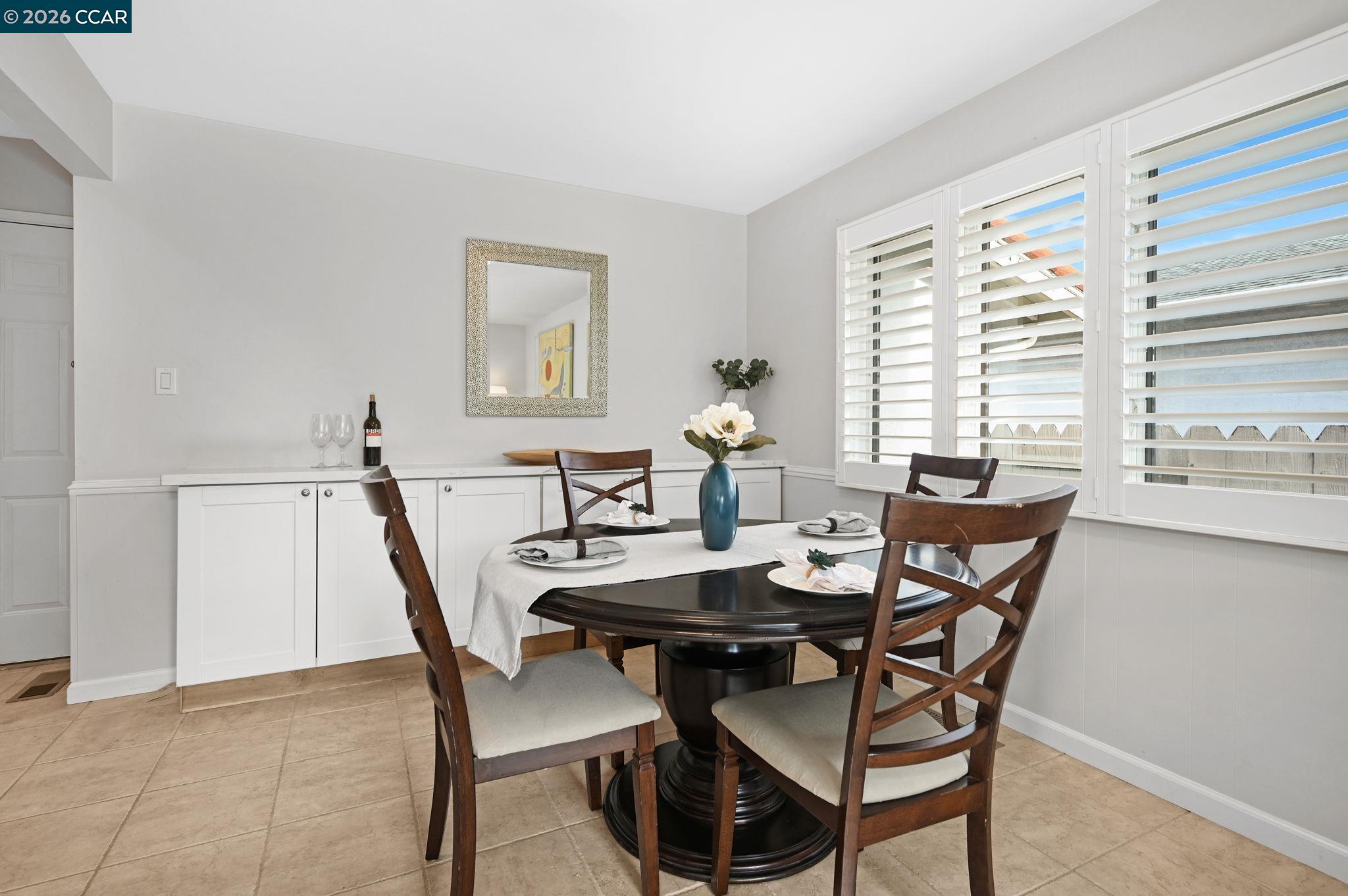 Detail Gallery Image 11 of 35 For 2036 Rockne Dr, Concord,  CA 94518 - 3 Beds | 2 Baths