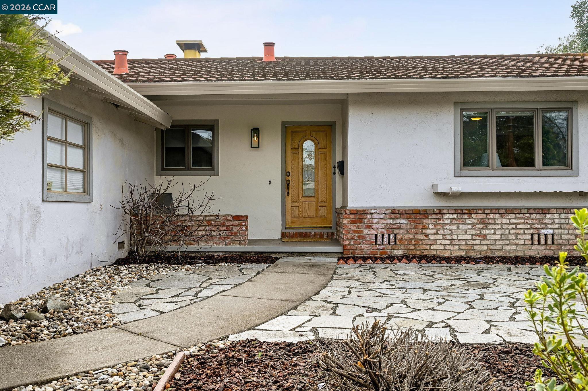 Detail Gallery Image 3 of 35 For 2036 Rockne Dr, Concord,  CA 94518 - 3 Beds | 2 Baths