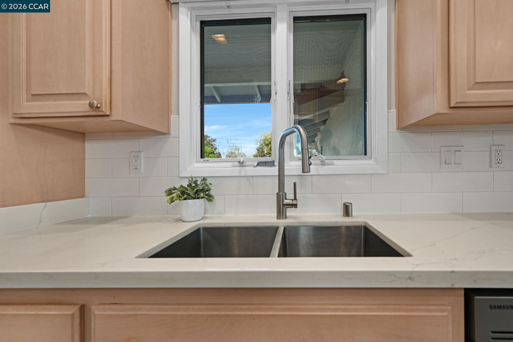 Detail Gallery Image 9 of 35 For 2036 Rockne Dr, Concord,  CA 94518 - 3 Beds | 2 Baths