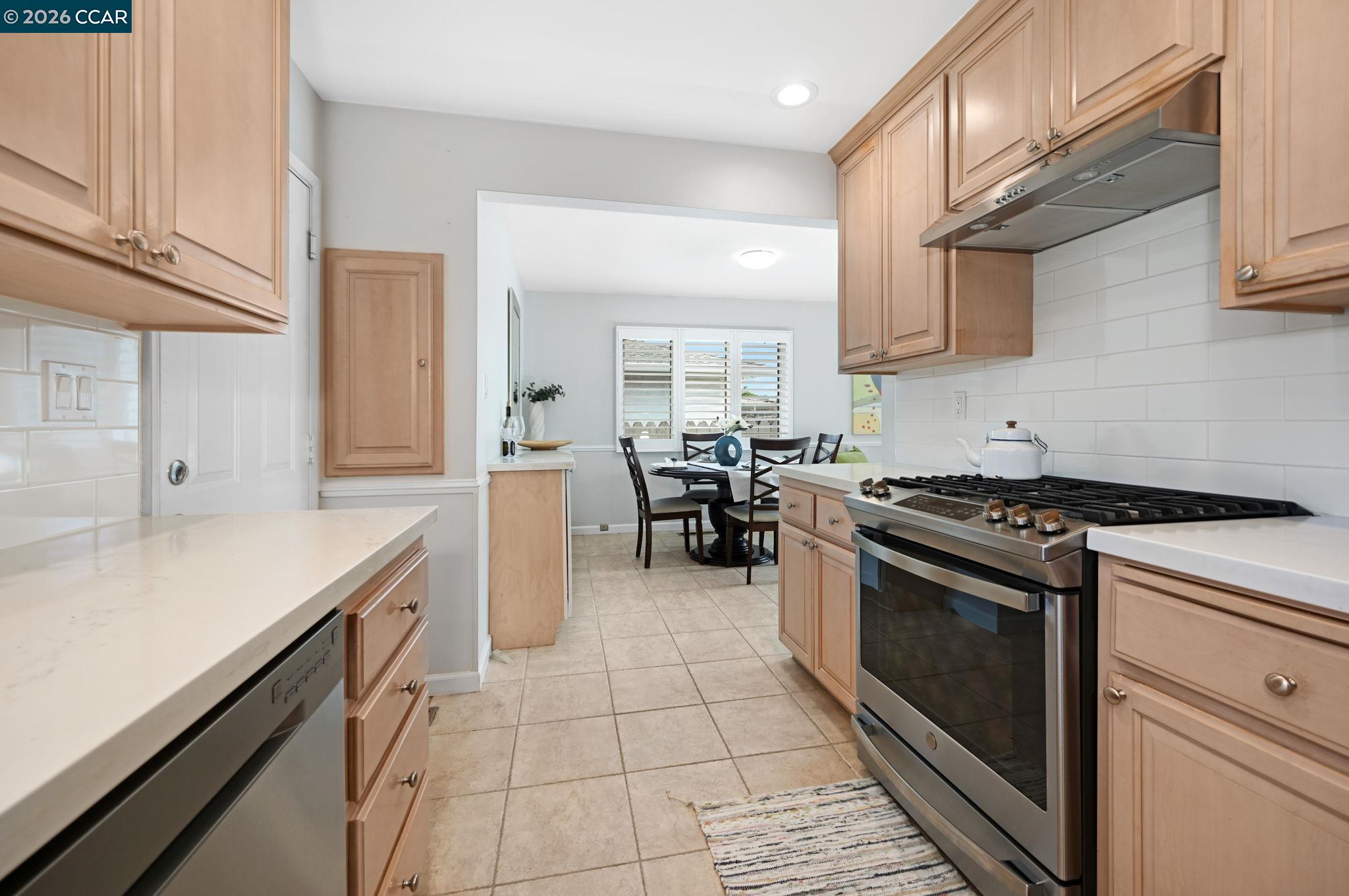 Detail Gallery Image 10 of 35 For 2036 Rockne Dr, Concord,  CA 94518 - 3 Beds | 2 Baths