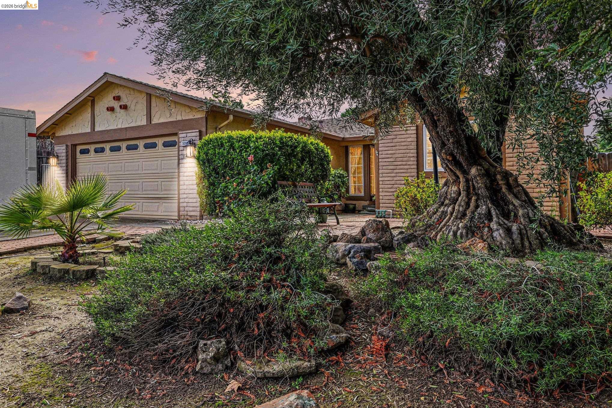 Detail Gallery Image 2 of 30 For 3218 Westbourne Dr, Antioch,  CA 94509 - 3 Beds | 2 Baths