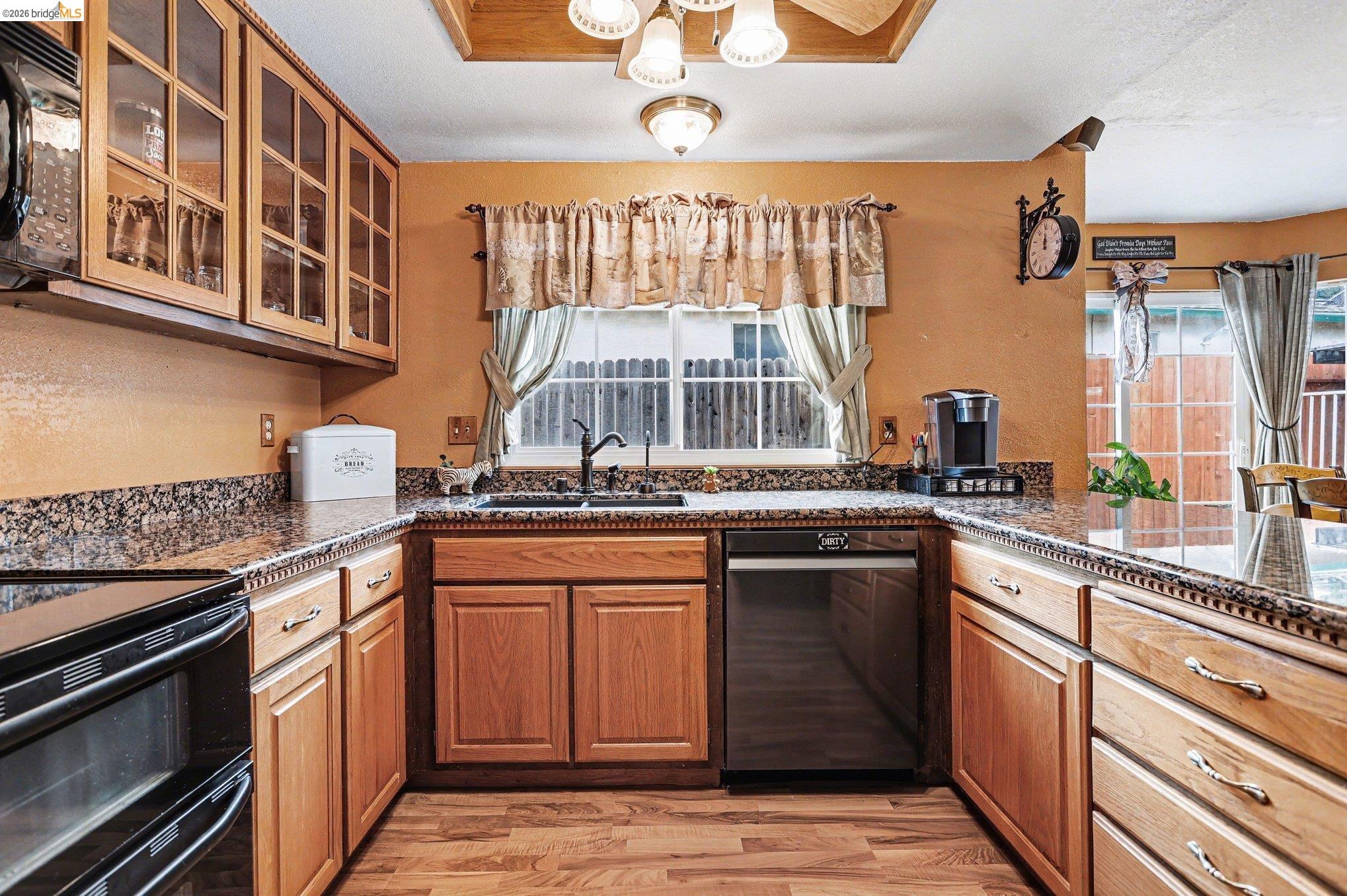 Detail Gallery Image 9 of 30 For 3218 Westbourne Dr, Antioch,  CA 94509 - 3 Beds | 2 Baths