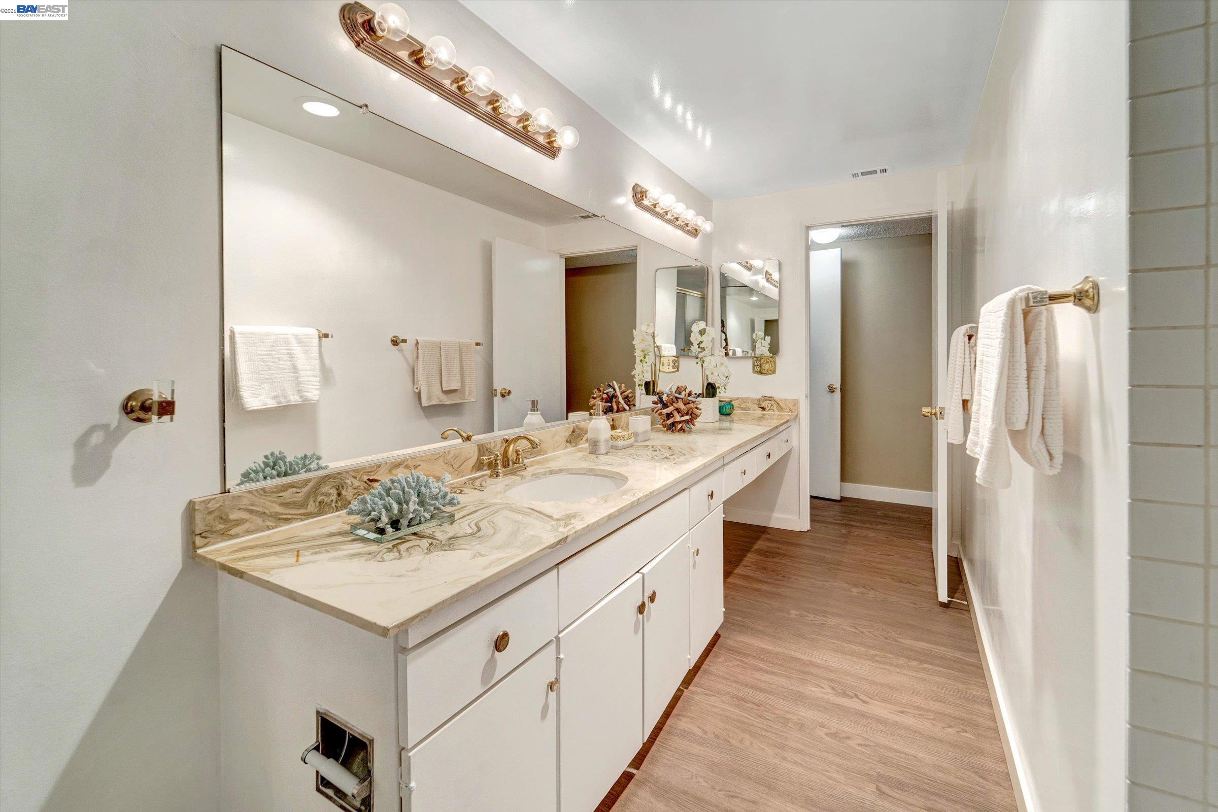 Detail Gallery Image 19 of 29 For 2767 Miradero Dr #C,  –,  CA 93105 - 3 Beds | 2 Baths