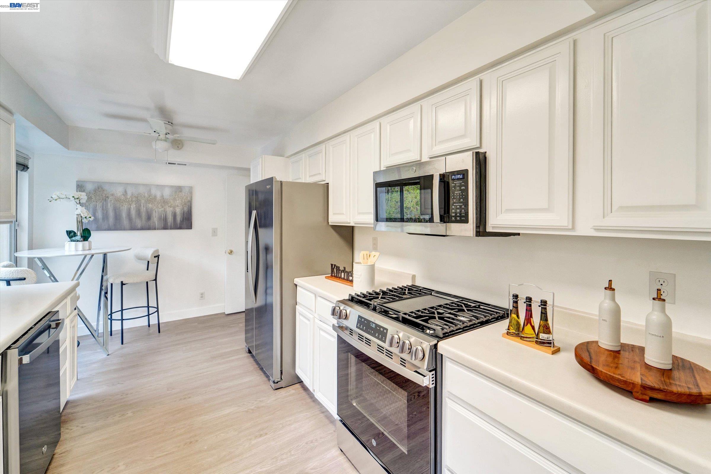 Detail Gallery Image 7 of 29 For 2767 Miradero Dr #C,  –,  CA 93105 - 3 Beds | 2 Baths