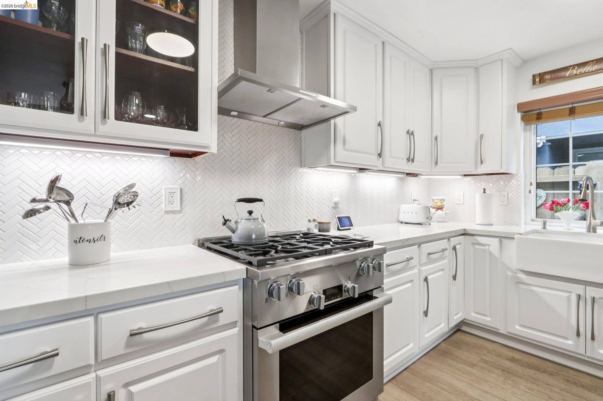 Detail Gallery Image 14 of 28 For 1510 Cathy Way, Hayward,  CA 94545 - 3 Beds | 2 Baths