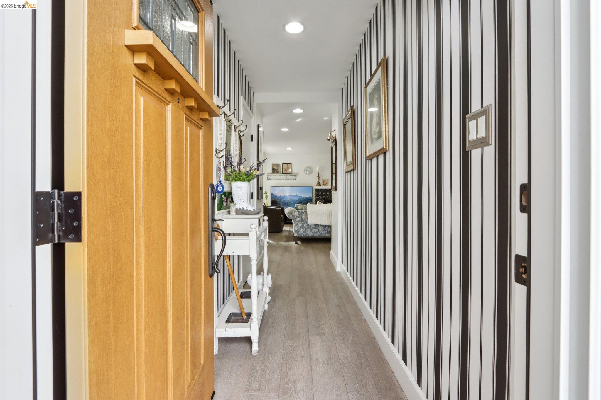 Detail Gallery Image 4 of 28 For 1510 Cathy Way, Hayward,  CA 94545 - 3 Beds | 2 Baths