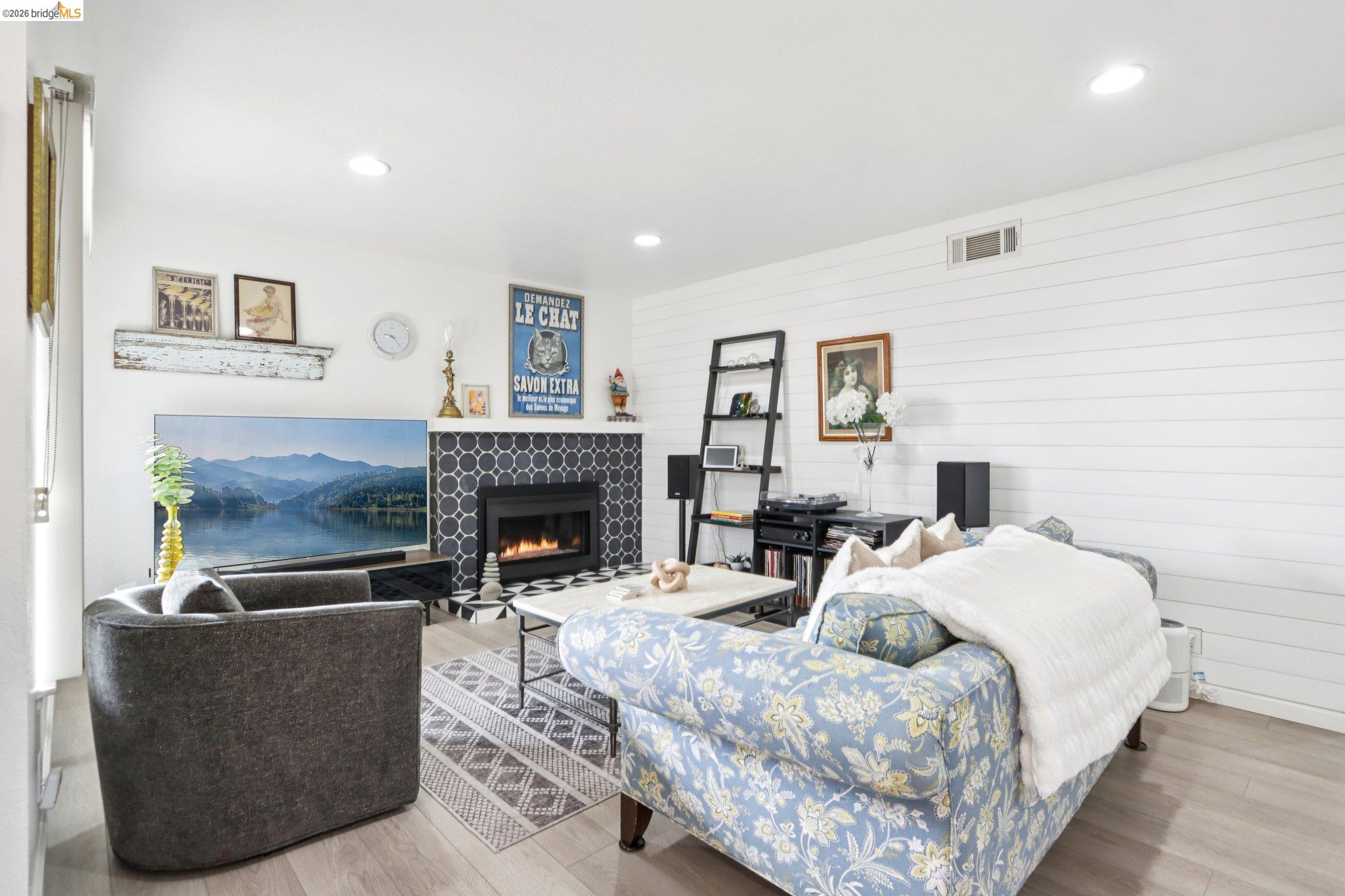 Detail Gallery Image 7 of 28 For 1510 Cathy Way, Hayward,  CA 94545 - 3 Beds | 2 Baths