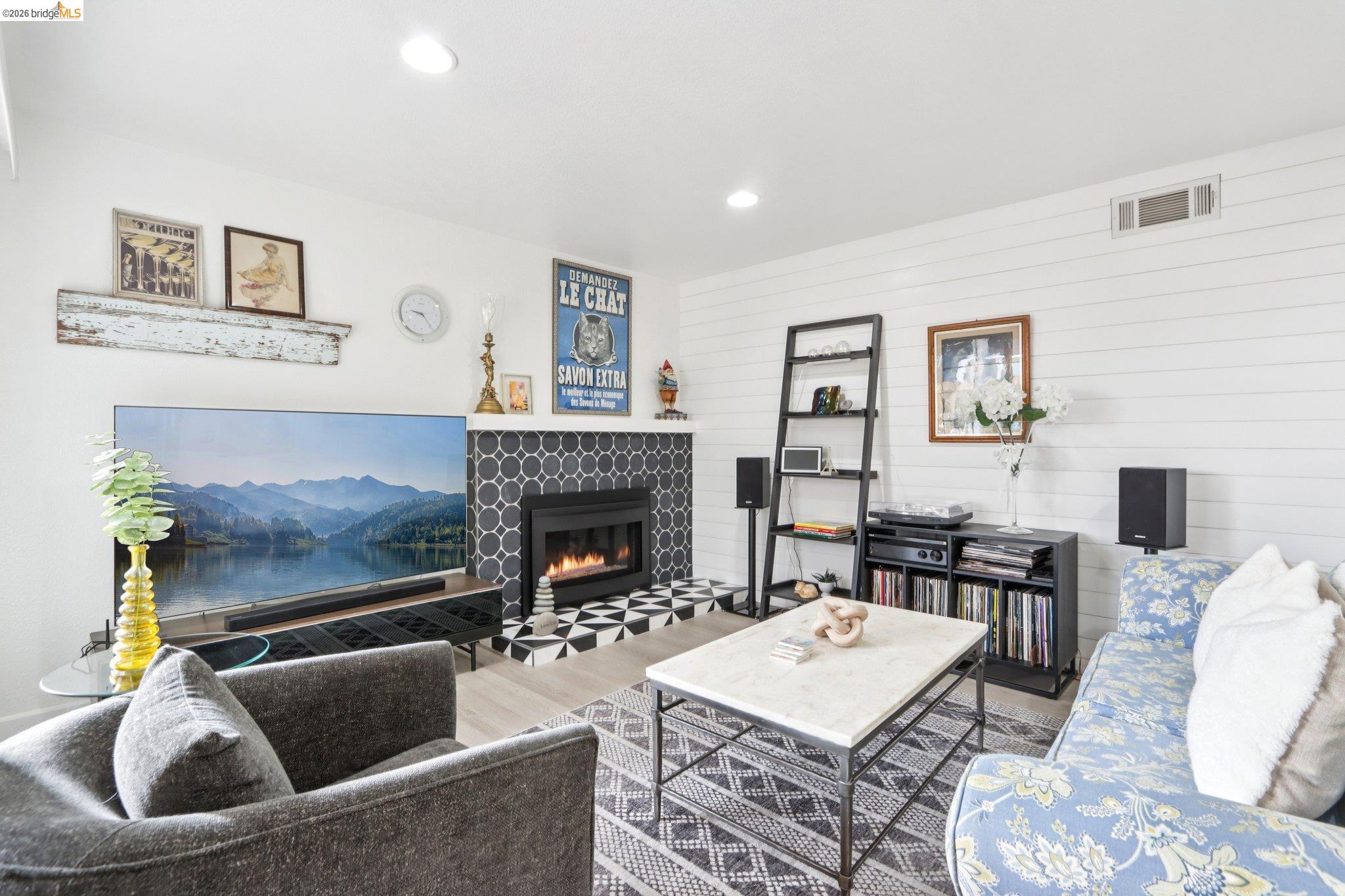 Detail Gallery Image 8 of 28 For 1510 Cathy Way, Hayward,  CA 94545 - 3 Beds | 2 Baths