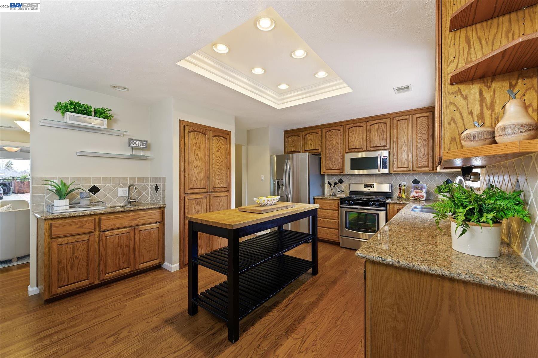 Detail Gallery Image 13 of 46 For 833 El Rancho Dr., Livermore,  CA 94550 - 3 Beds | 2 Baths