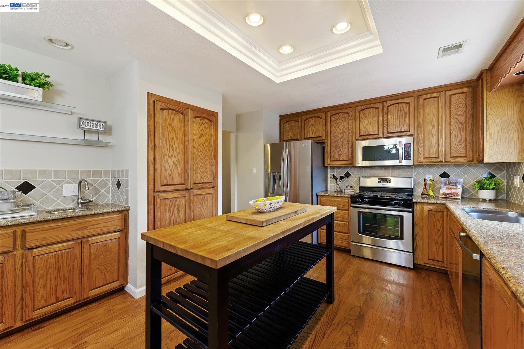 Detail Gallery Image 15 of 46 For 833 El Rancho Dr., Livermore,  CA 94550 - 3 Beds | 2 Baths