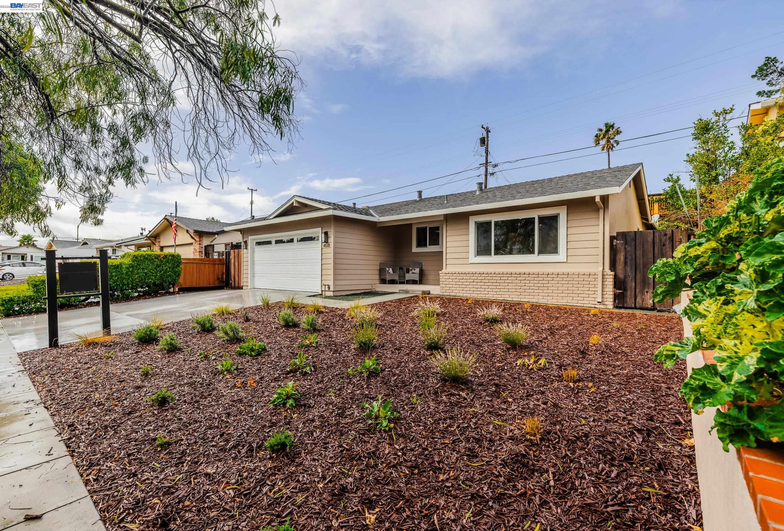 Detail Gallery Image 2 of 30 For 4535 Lobos Ave, San Jose,  CA 95111 - 3 Beds | 2 Baths