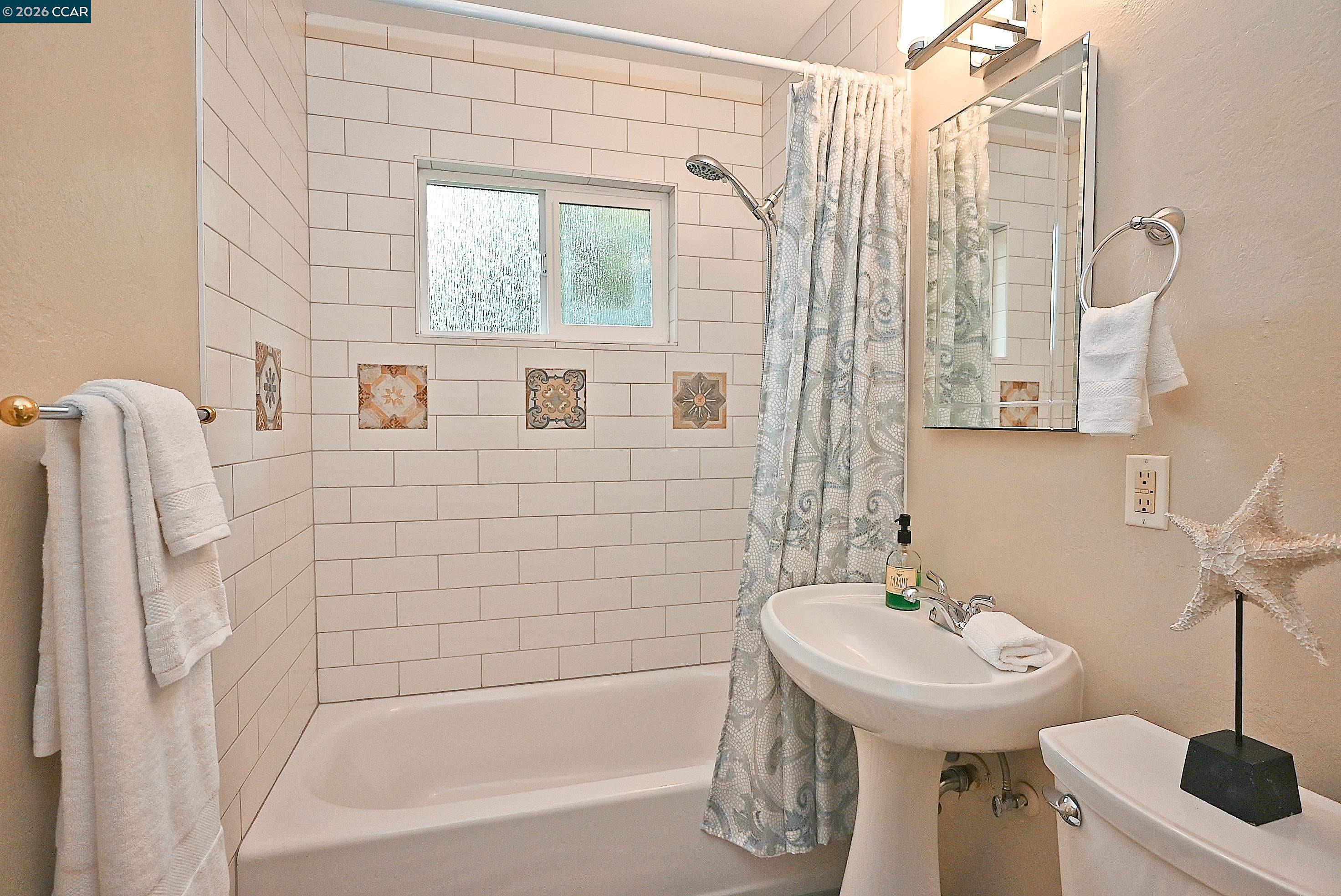 Detail Gallery Image 24 of 39 For 1812 Baldwin Dr, Concord,  CA 94519 - 4 Beds | 2 Baths