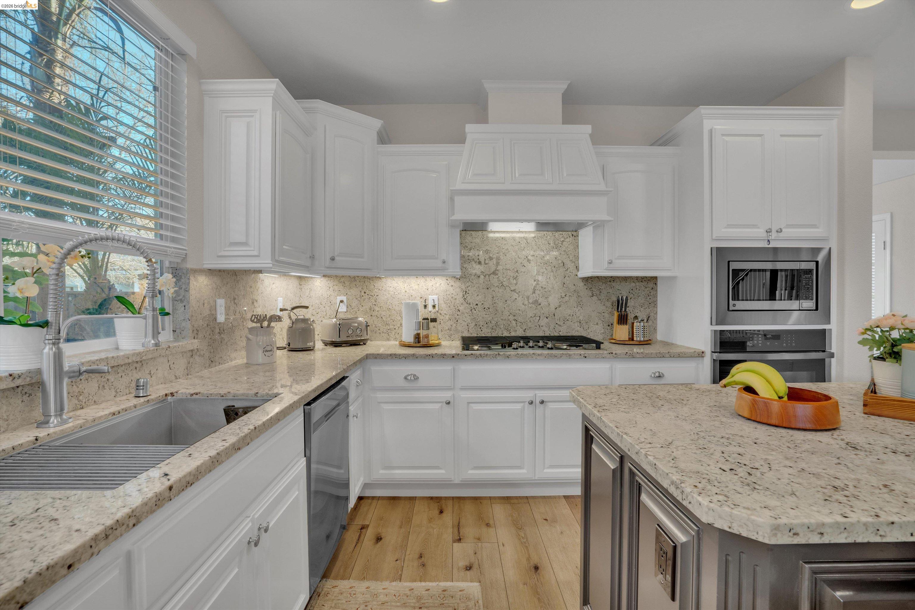 Detail Gallery Image 17 of 53 For 6144 Seneca Cir, Discovery Bay,  CA 94505 - 5 Beds | 3 Baths