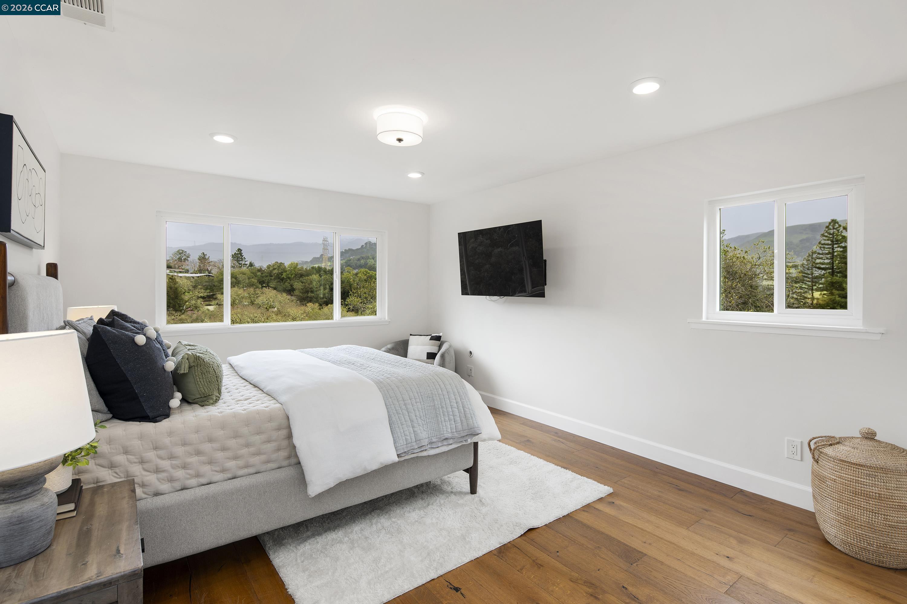 Detail Gallery Image 29 of 52 For 28 Southwood Dr, Orinda,  CA 94563 - 4 Beds | 4 Baths