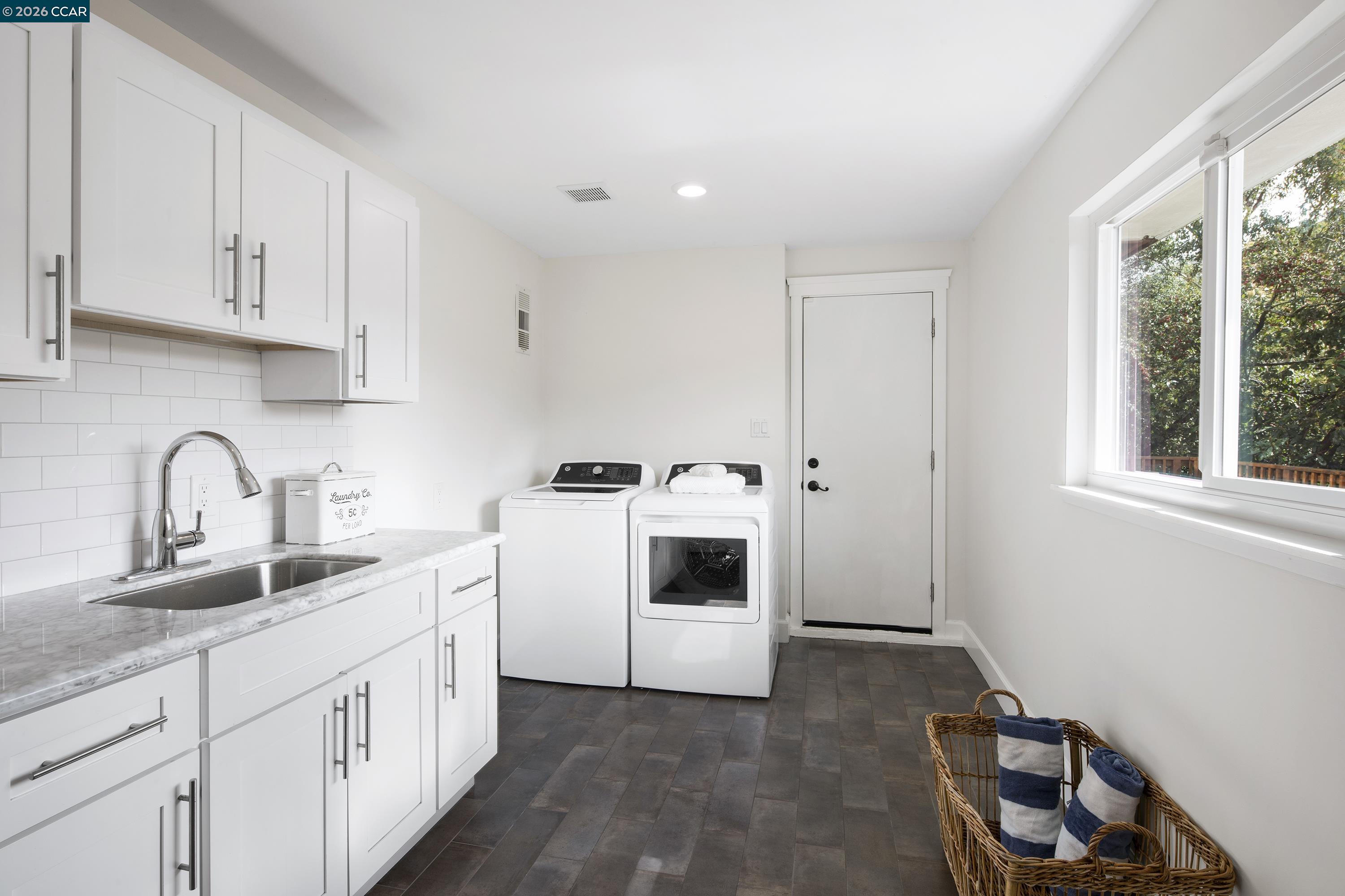 Detail Gallery Image 36 of 52 For 28 Southwood Dr, Orinda,  CA 94563 - 4 Beds | 4 Baths