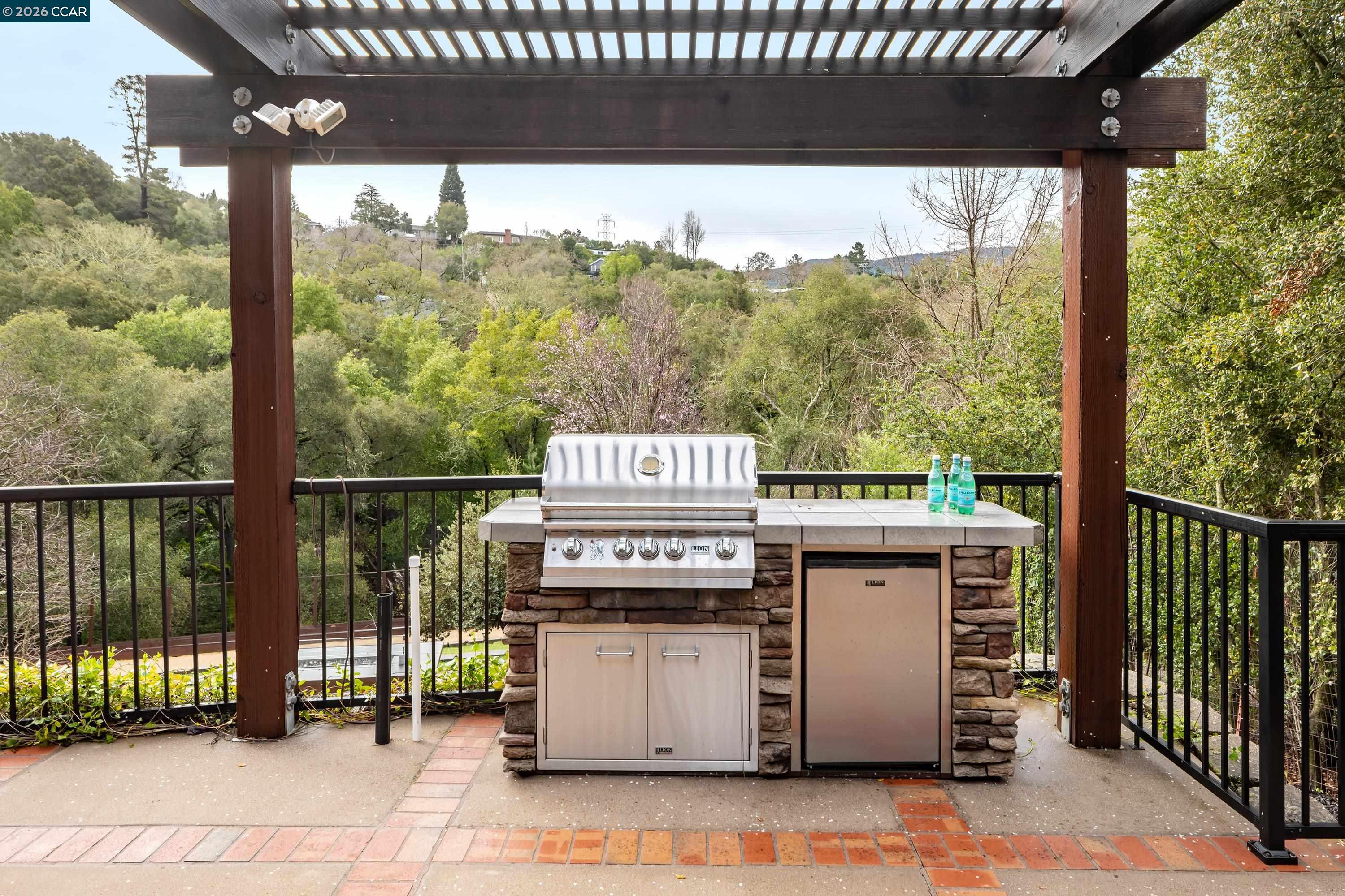 Detail Gallery Image 43 of 52 For 28 Southwood Dr, Orinda,  CA 94563 - 4 Beds | 4 Baths