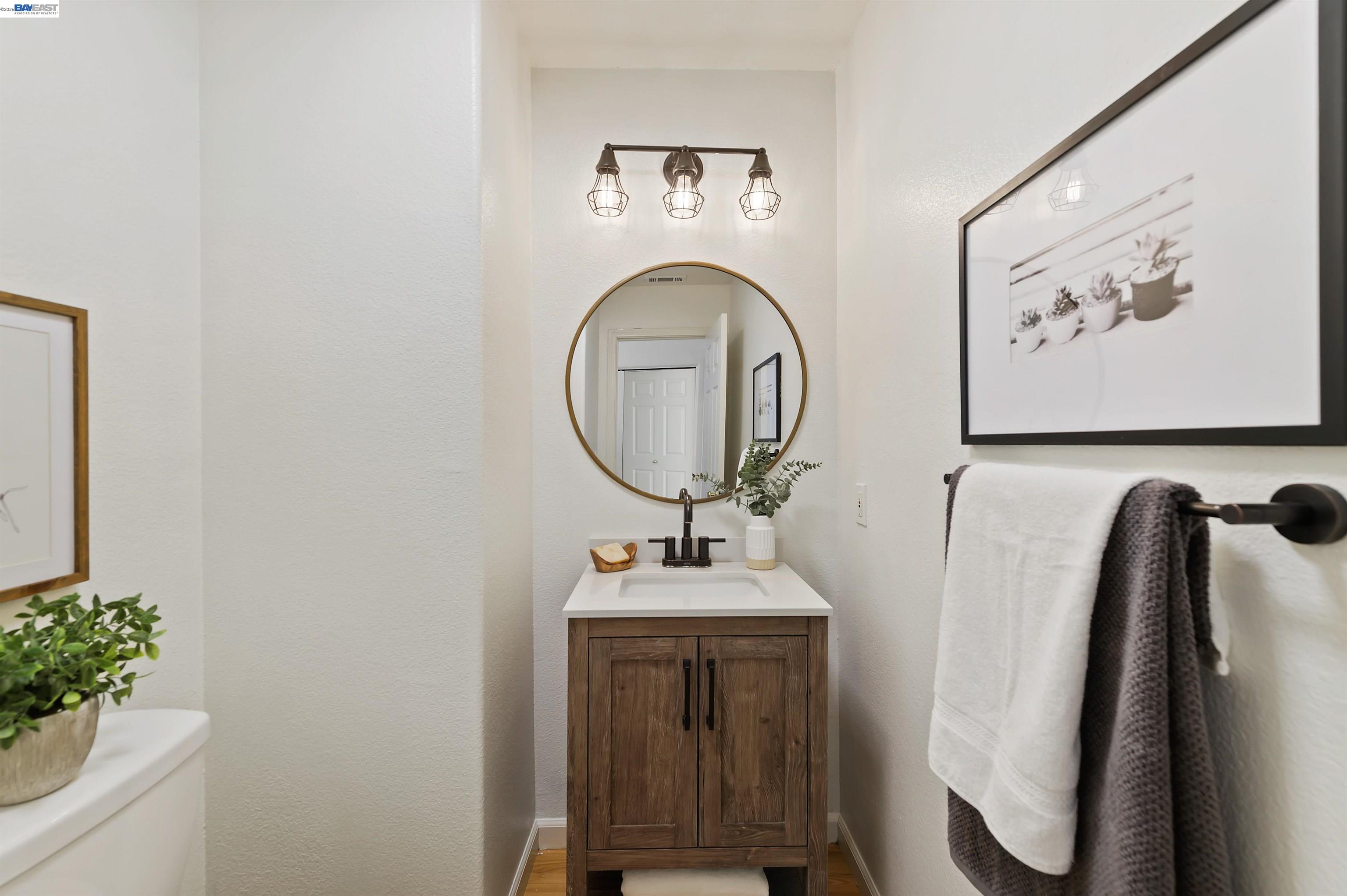 Detail Gallery Image 11 of 32 For 3989 Strafford Ct, Dublin,  CA 94568 - 3 Beds | 2/1 Baths