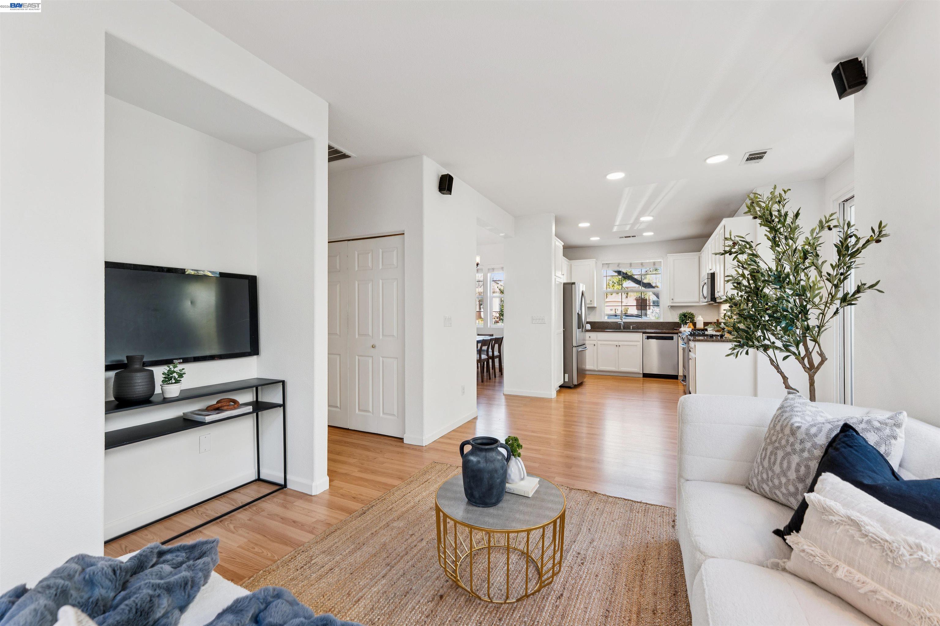 Detail Gallery Image 23 of 32 For 3989 Strafford Ct, Dublin,  CA 94568 - 3 Beds | 2/1 Baths