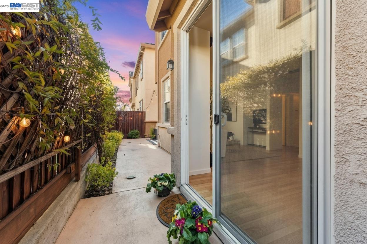 Detail Gallery Image 24 of 32 For 3989 Strafford Ct, Dublin,  CA 94568 - 3 Beds | 2/1 Baths