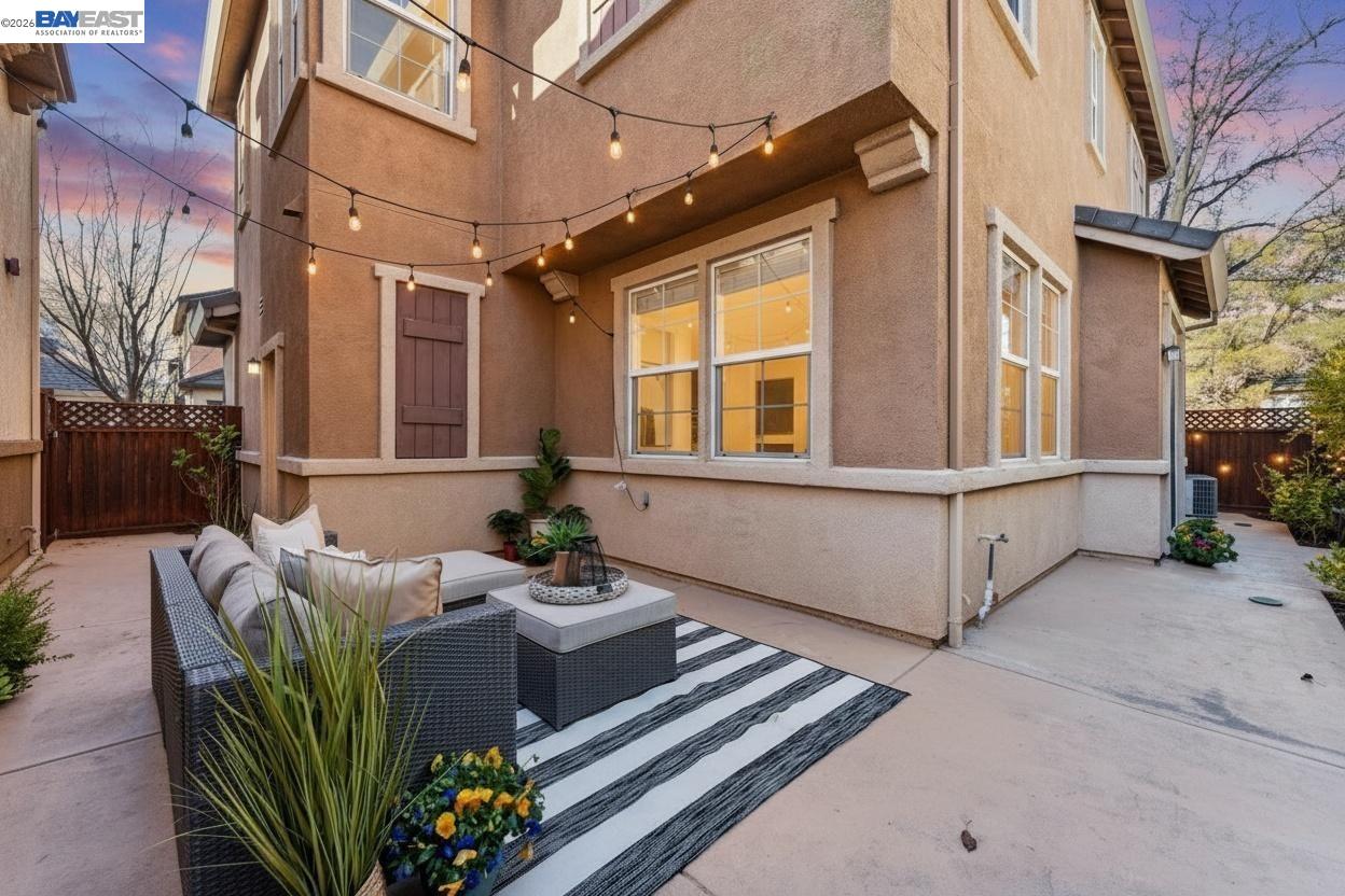 Detail Gallery Image 25 of 32 For 3989 Strafford Ct, Dublin,  CA 94568 - 3 Beds | 2/1 Baths