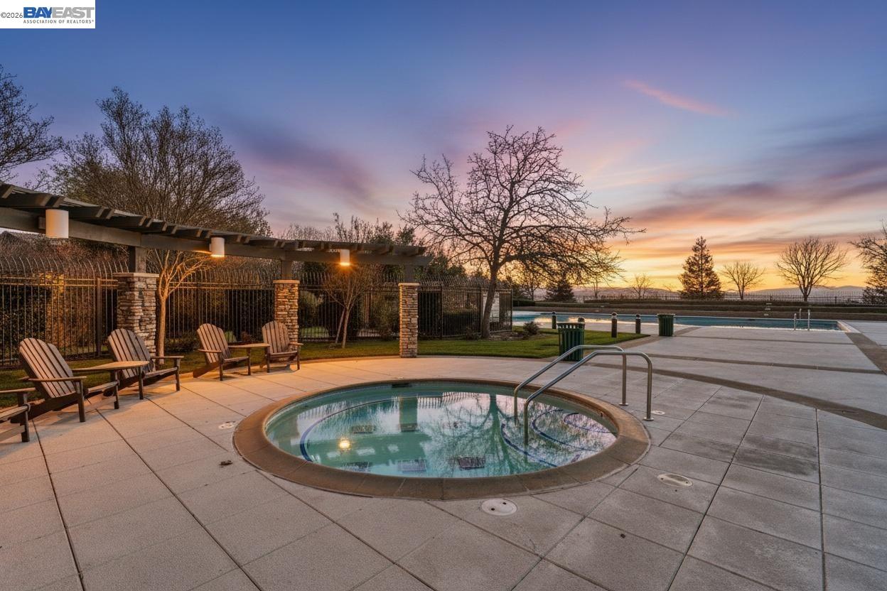 Detail Gallery Image 28 of 32 For 3989 Strafford Ct, Dublin,  CA 94568 - 3 Beds | 2/1 Baths