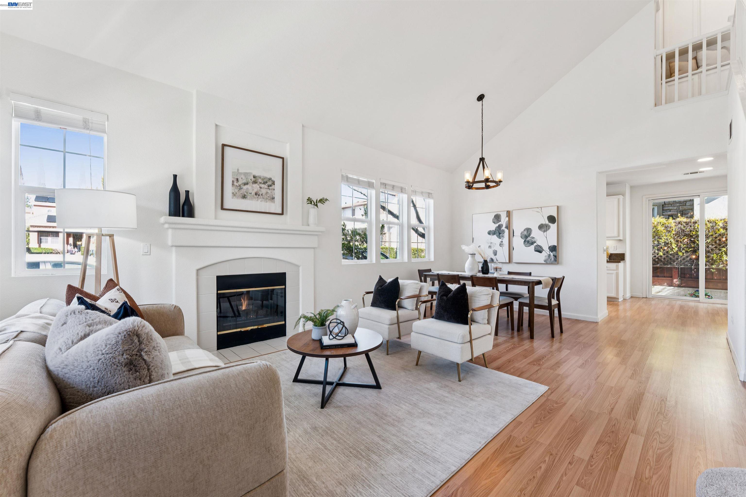 Detail Gallery Image 5 of 32 For 3989 Strafford Ct, Dublin,  CA 94568 - 3 Beds | 2/1 Baths