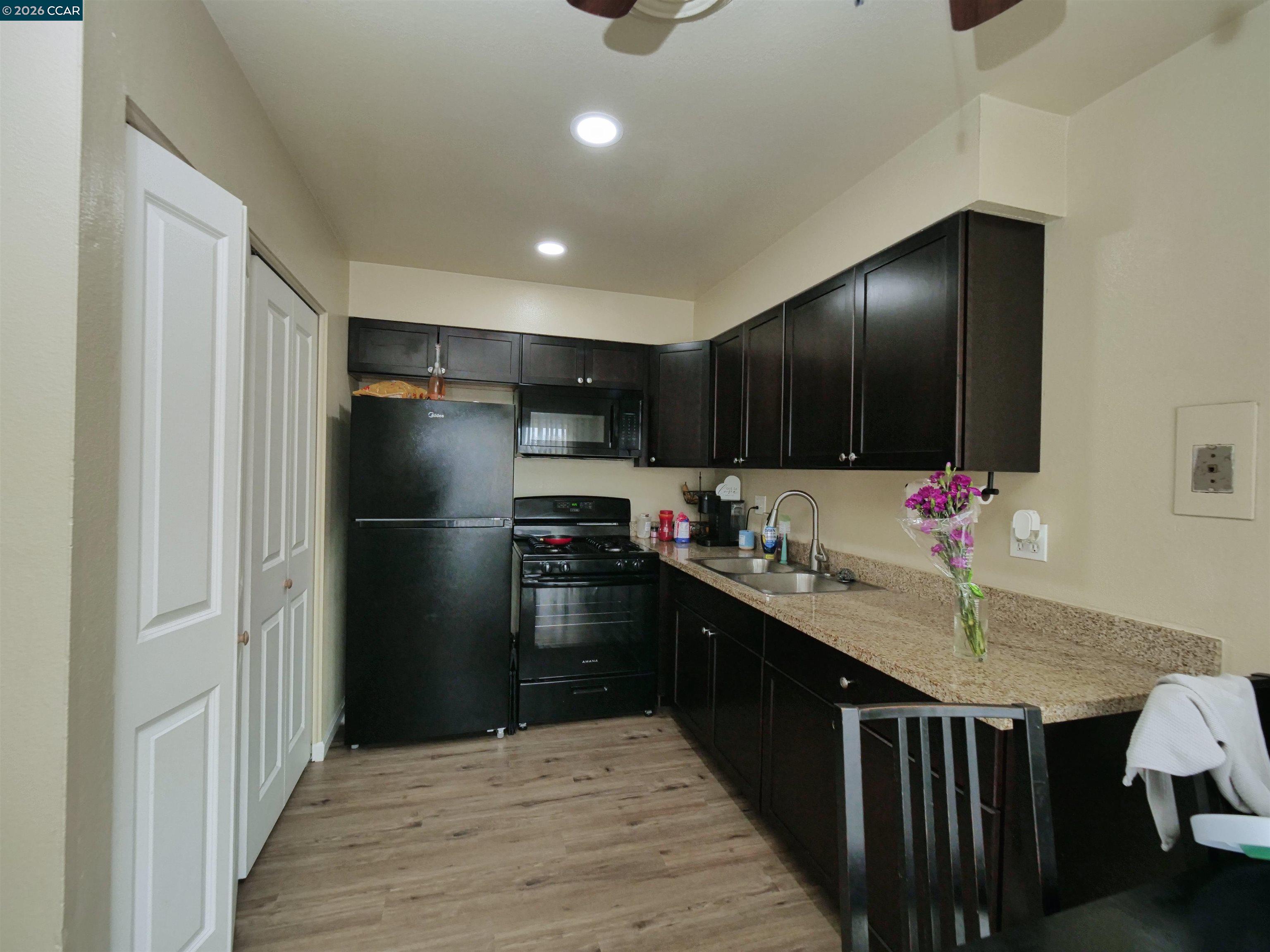 Detail Gallery Image 28 of 42 For 220 Kingston Lane, Modesto,  CA 95354-3110 - – Beds | – Baths