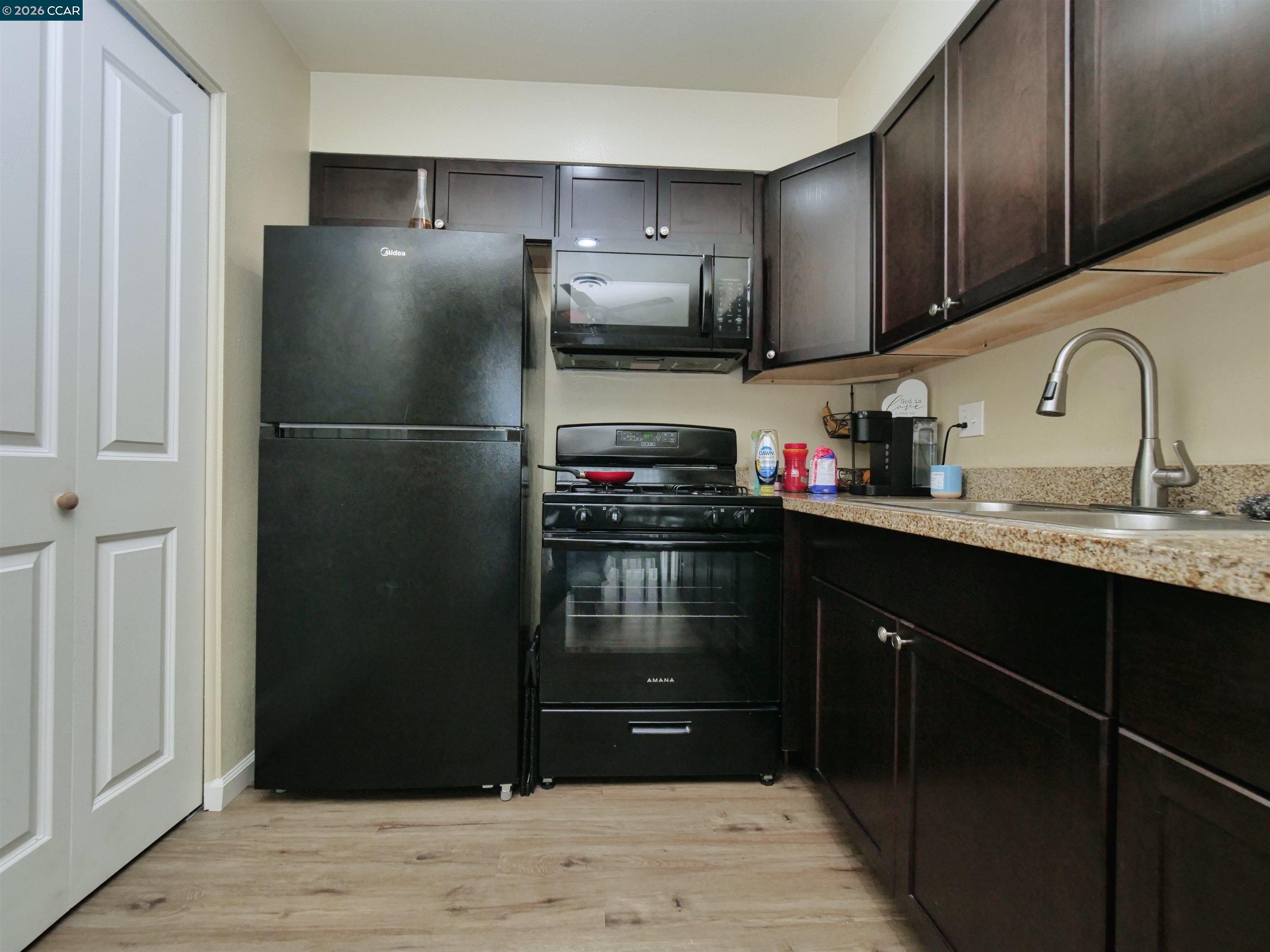 Detail Gallery Image 33 of 42 For 220 Kingston Lane, Modesto,  CA 95354-3110 - – Beds | – Baths